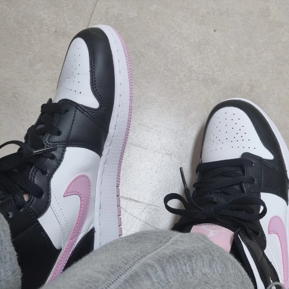 (GS) Jordan 1 Mid Light Arctic Pink 착용 스타일