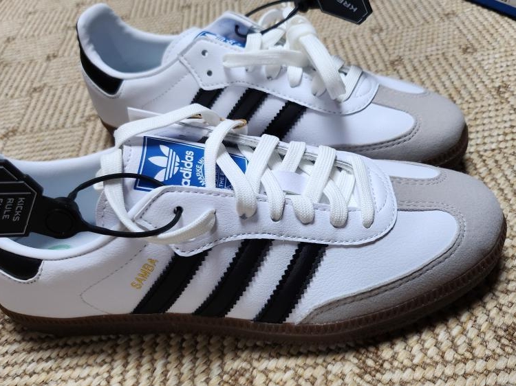 Adidas Samba Vegan White Black 착용 스타일