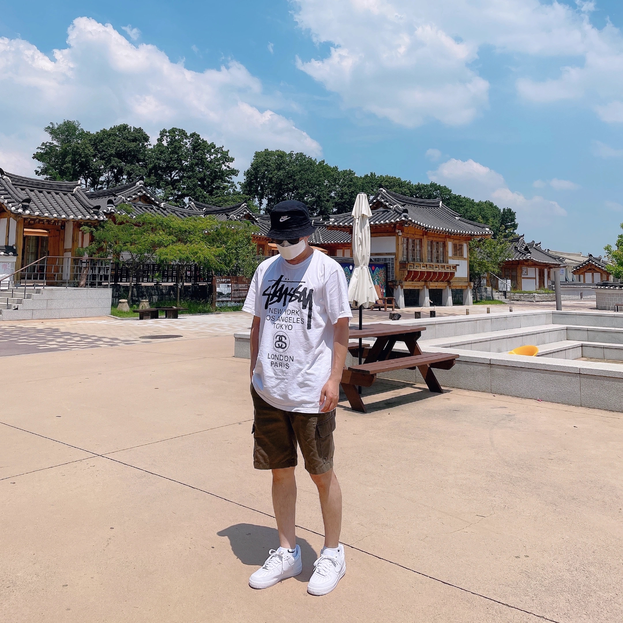 Stussy World Tour T-Shirt White 2023, Nike Air Force 1 '07 Low White 착용 스타일