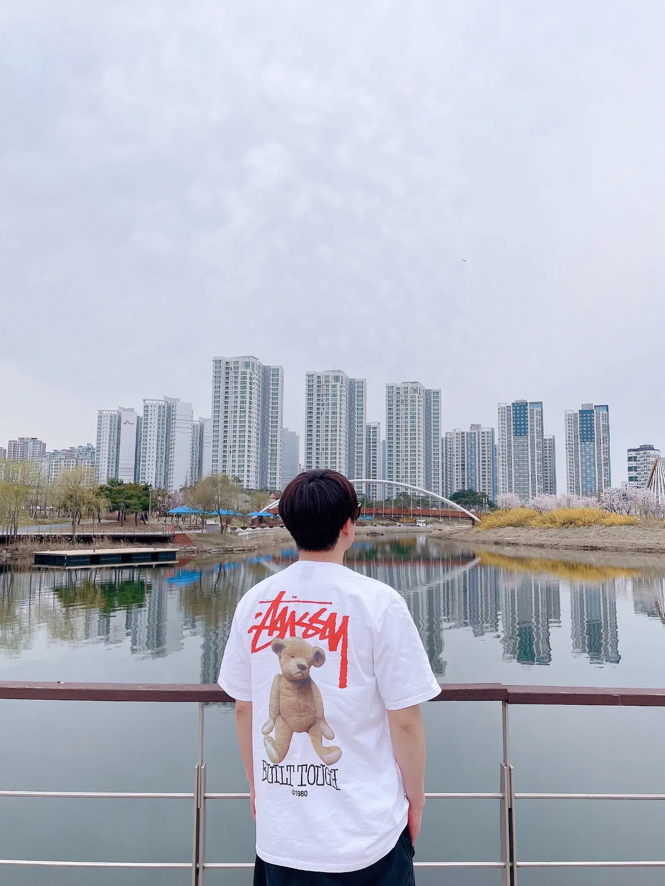 Stussy Built Tough T-Shirt White 착용 스타일 - 1