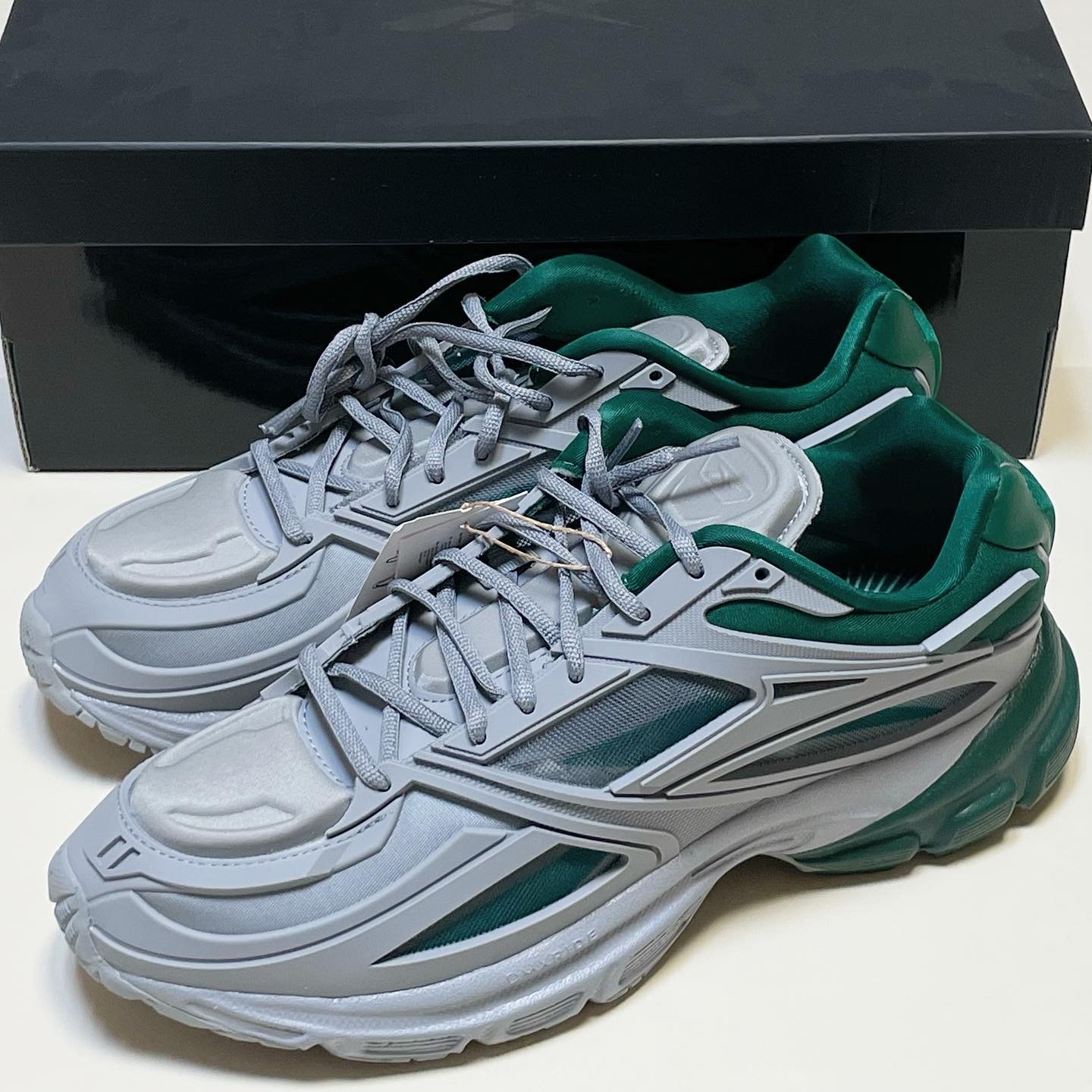 Reebok Premier Road Modern Pure Grey Dark Green 착용 스타일 - 1
