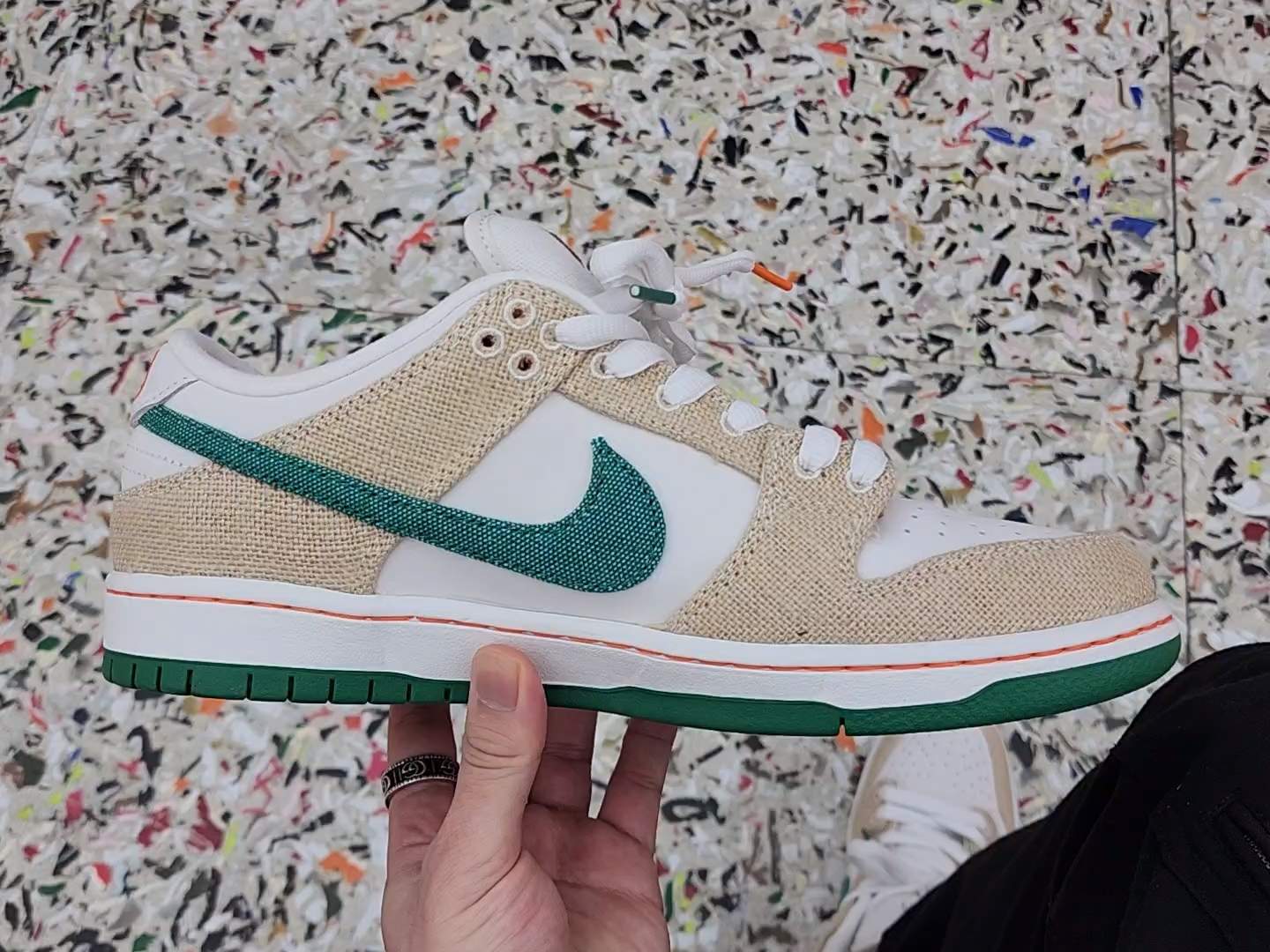 Nike x Jarritos SB Dunk Low Phantom and Malachite 착용 스타일 - 3