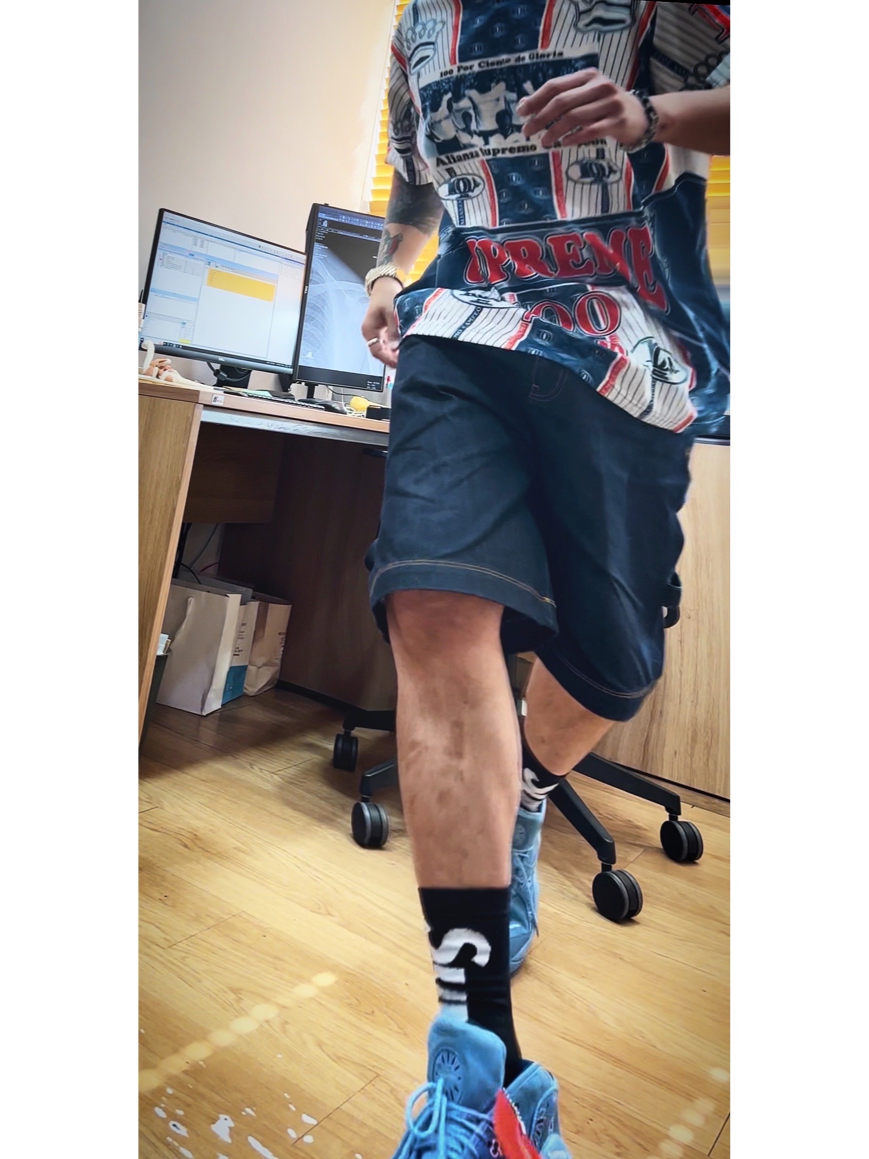 Supreme x Nike Lightweight Crew Socks Black (1 Pack), Nike x Supreme Air Zoom Flight 95 SP University Blue 착용 스타일 - 2