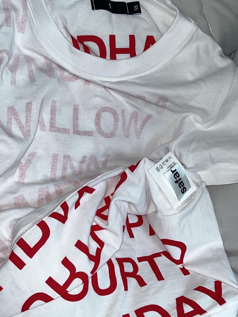 [KREAM 단독] Safarispot Women 1/2 Highway Inn T-Shirt White Red 착용 스타일