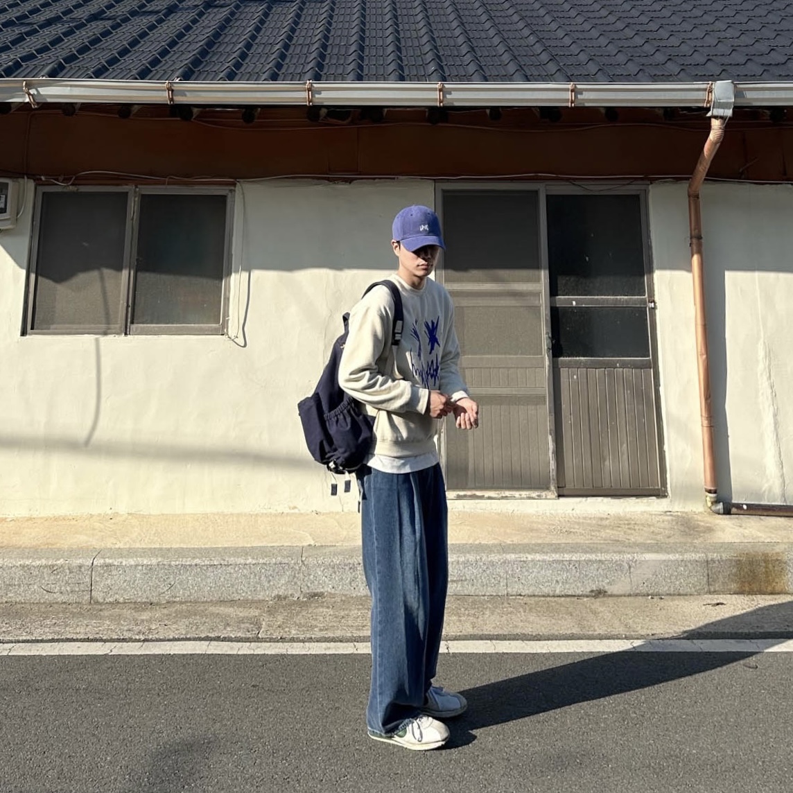 Nike x Stranger Things Classic Cortez Hawkins High School 착용 스타일