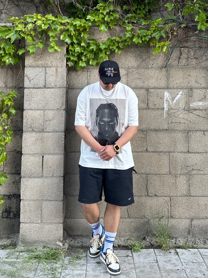 Jordan 1 x Travis Scott x Fragment Retro Low OG SP Military Blue, Nike NRG Solo Swoosh Fleece Shorts Black - Asia 착용 스타일 - 2