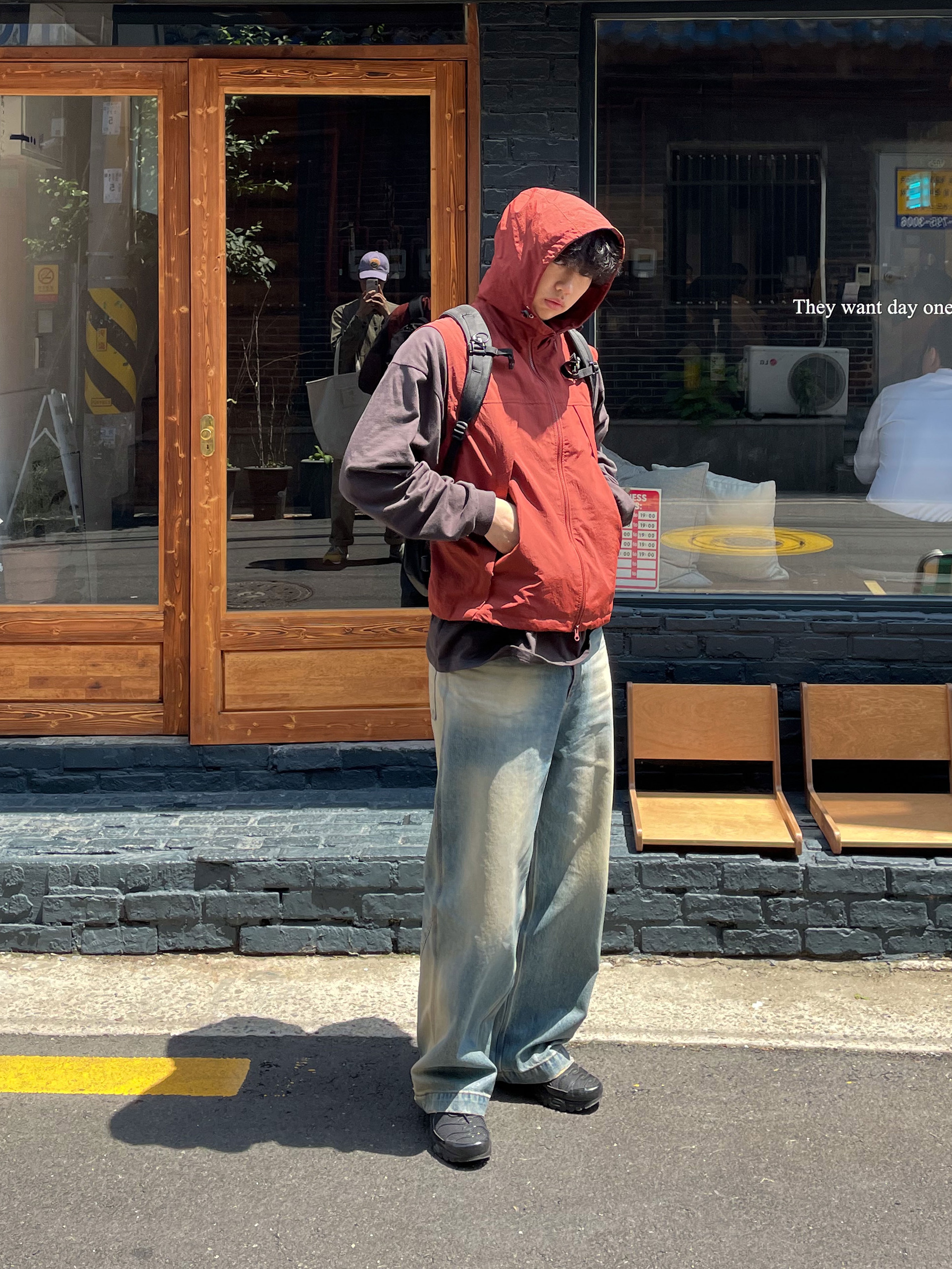 나이키 에어맥스 플러스 트리플 블랙, 아크테릭스 맨티스 32 백팩 블랙 착용 스타일 - 3