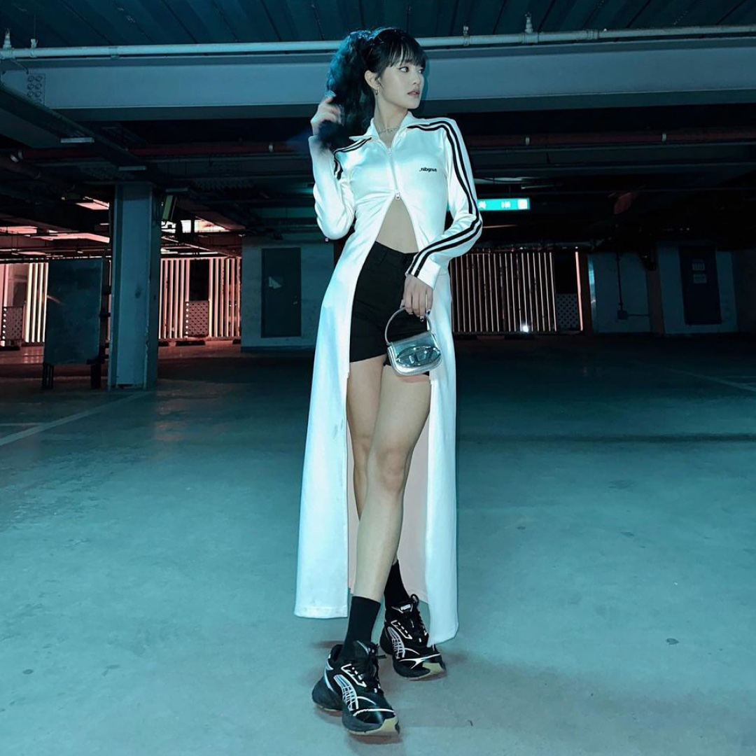 Puma Velophasis Technisch Black White, Diesel 1DR Mini Bag in Mirrored Leather Silver 착용 스타일 - 3