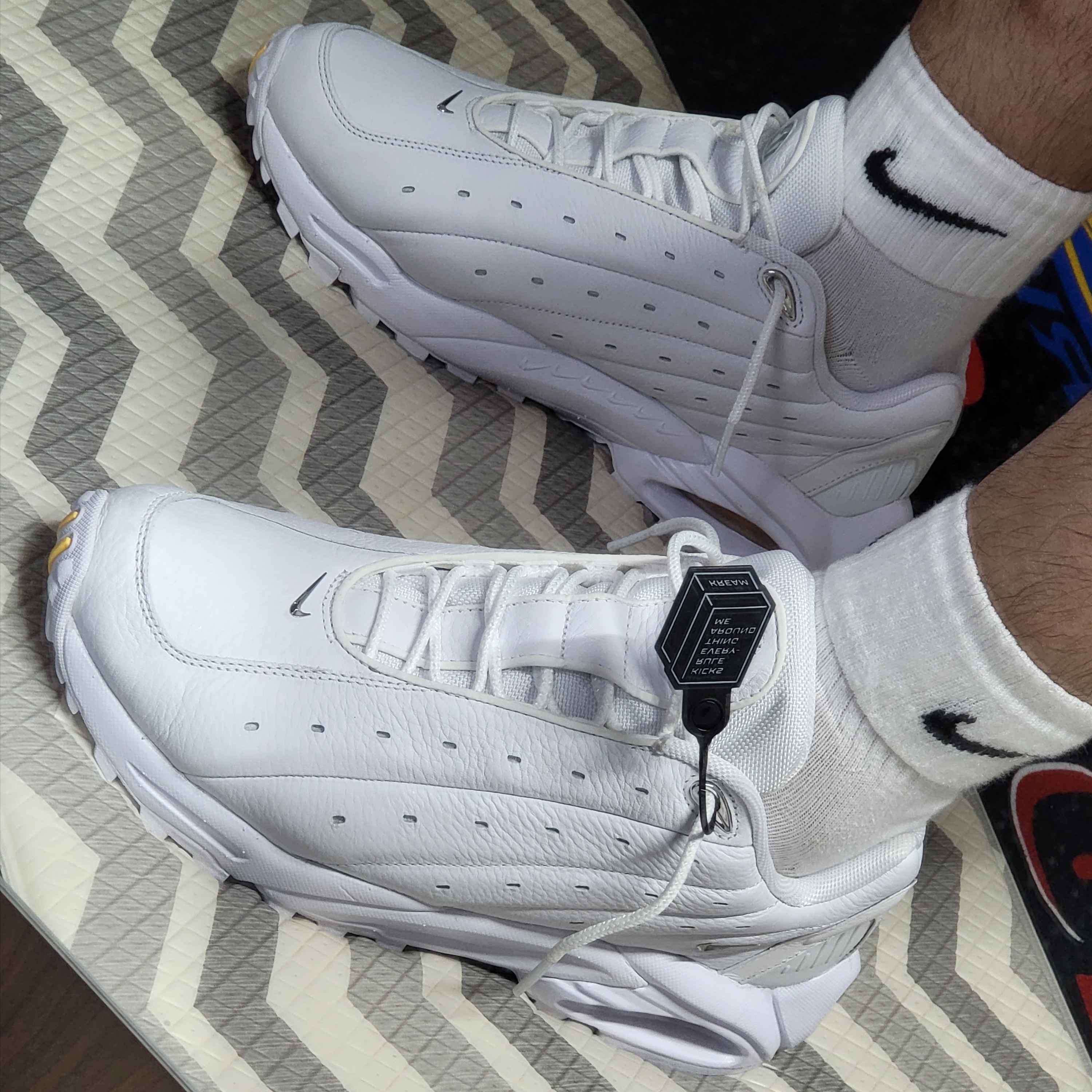 Nike x Drake Nocta Hot Step Air Terra Triple White 착용 스타일 - 2