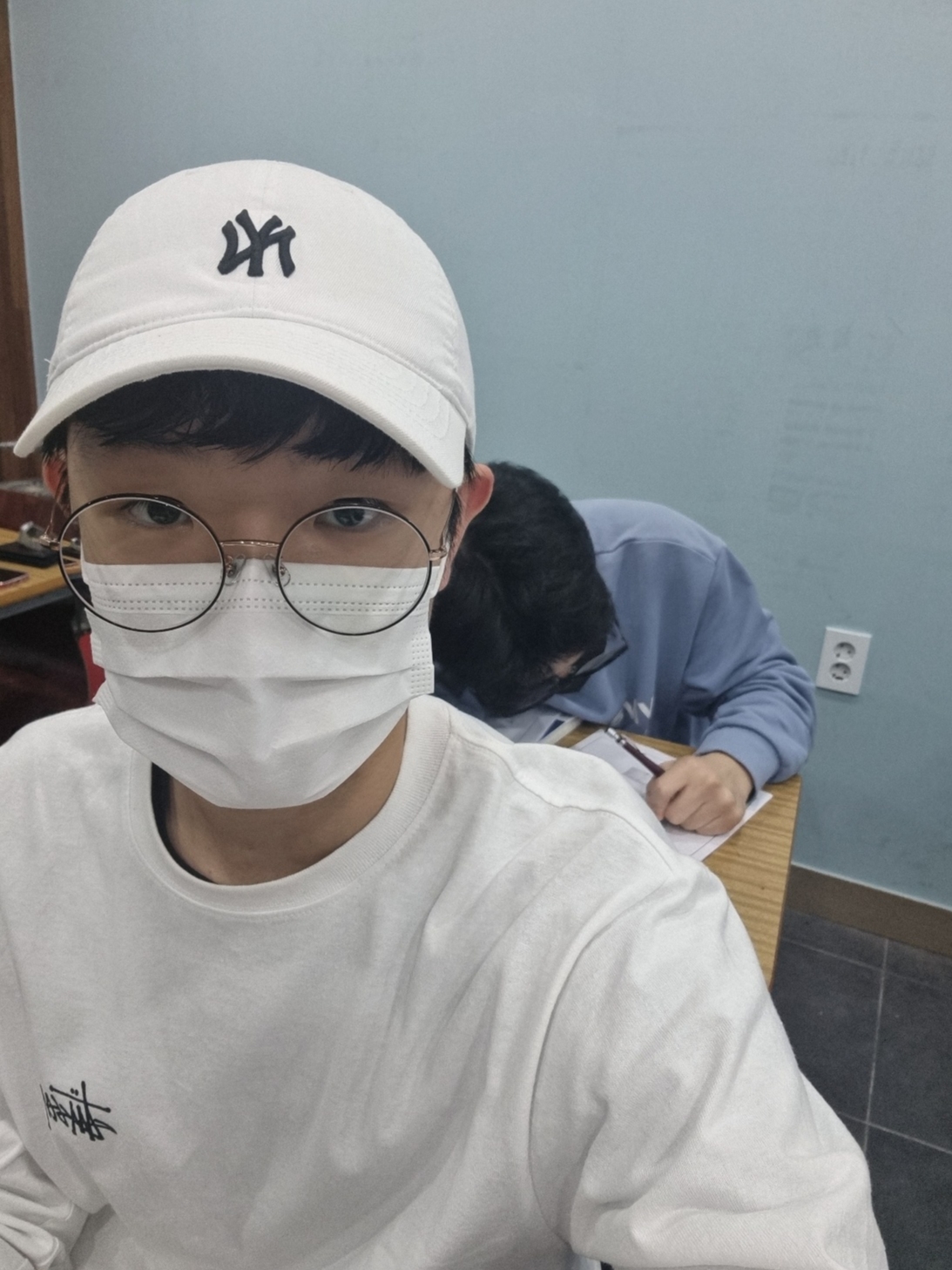 Stussy Basic Stussy LS T-Shirt White 2022 착용 스타일