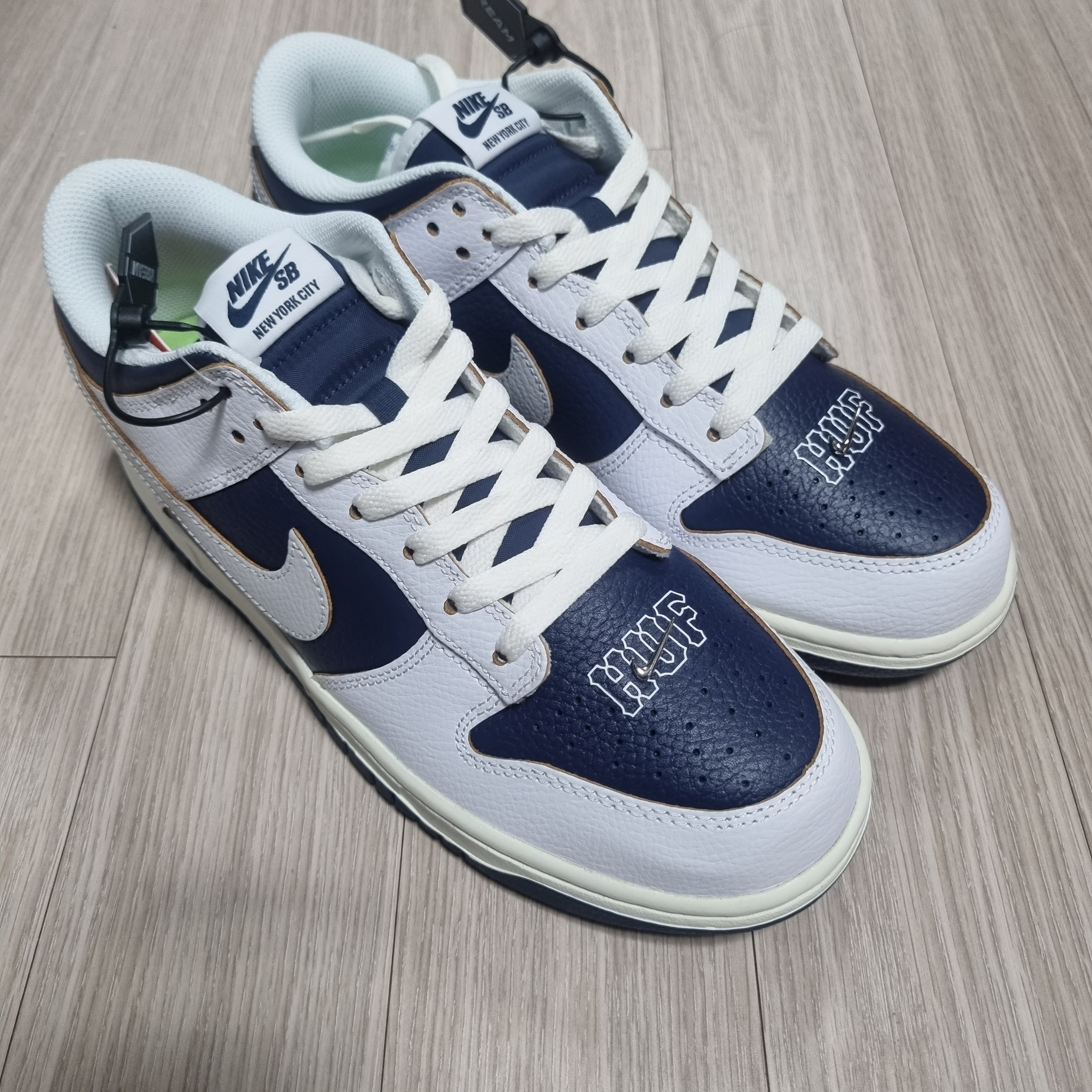 Nike x HUF SB Dunk Low New York 착용 스타일