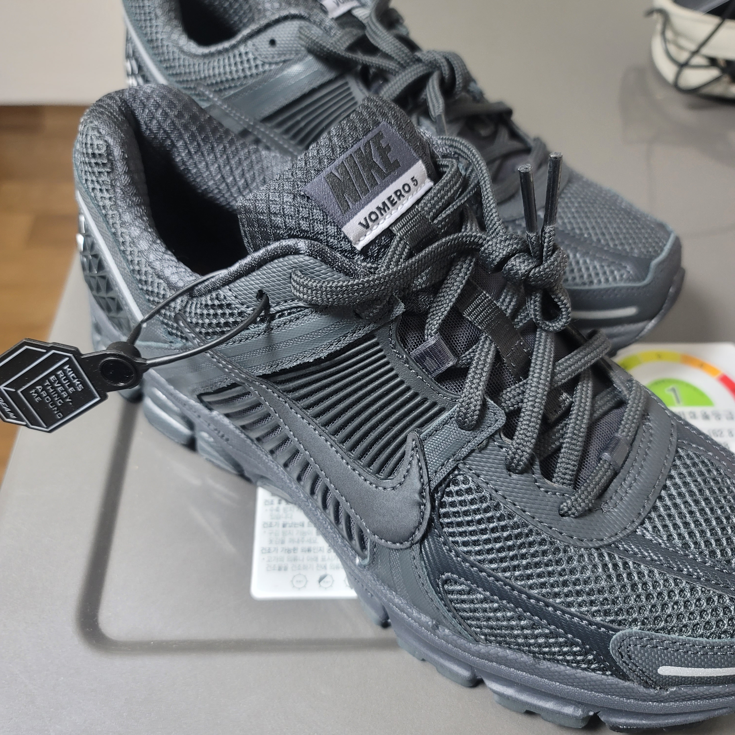 Nike Zoom Vomero 5 SP Anthracite 2023 착용 스타일 - 2
