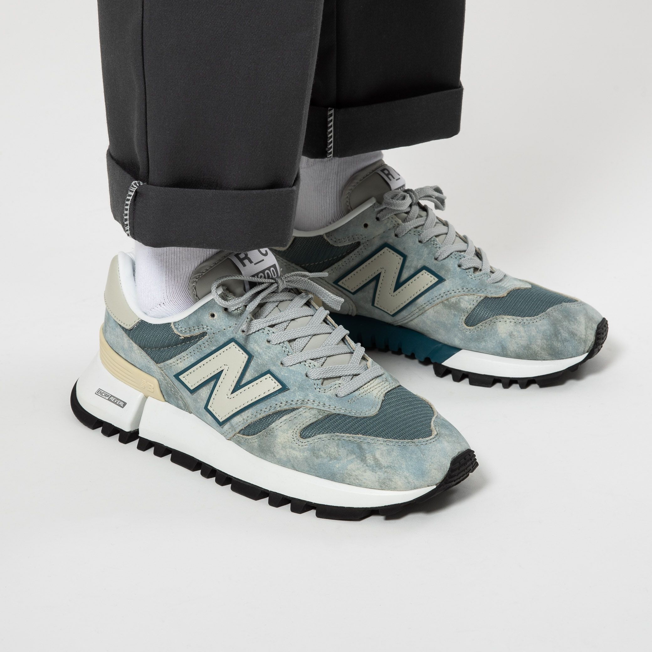 New Balance x Tokyo Design Studio R_C 1300 Grey Blue 착용 스타일 - 1