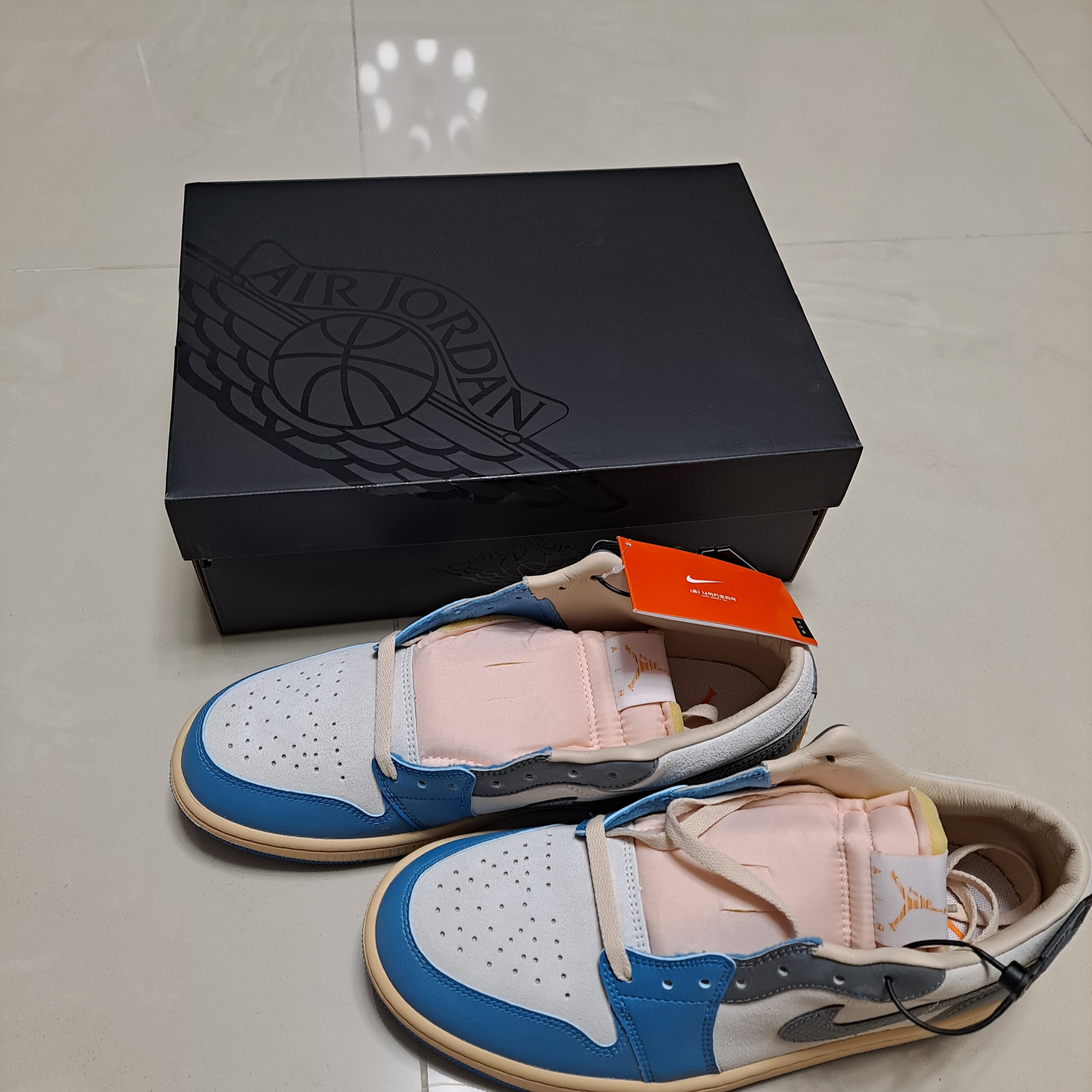 Jordan 1 Low SE Tokyo 96 착용 스타일 - 2