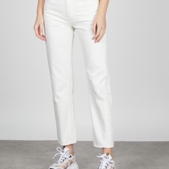 (W) Toteme Twisted Seam Denim Off White 착용 스타일