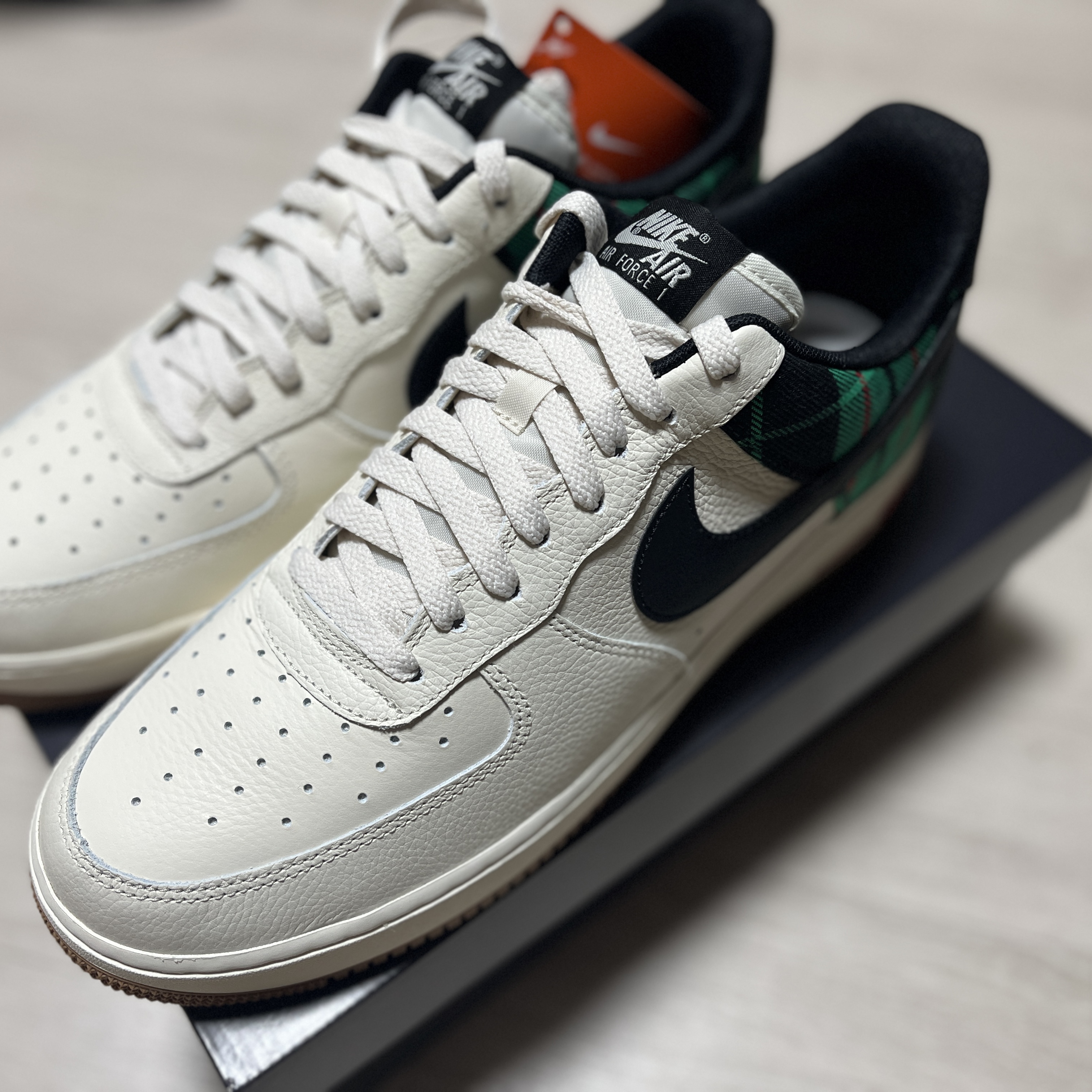 Nike Air Force 1 '07 LX Pale Ivory 착용 스타일 - 1