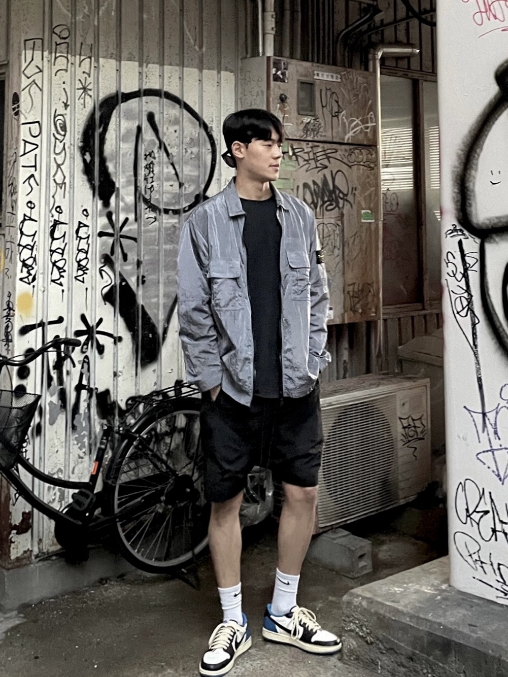 Jordan 1 x Travis Scott x Fragment Retro Low OG SP Military Blue 착용 스타일 - 2