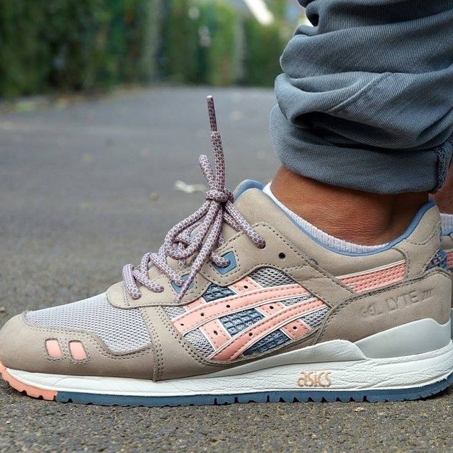 Asics x Ronnie Fieg Gel-Lyte III Flamingo 착용 스타일 - 3
