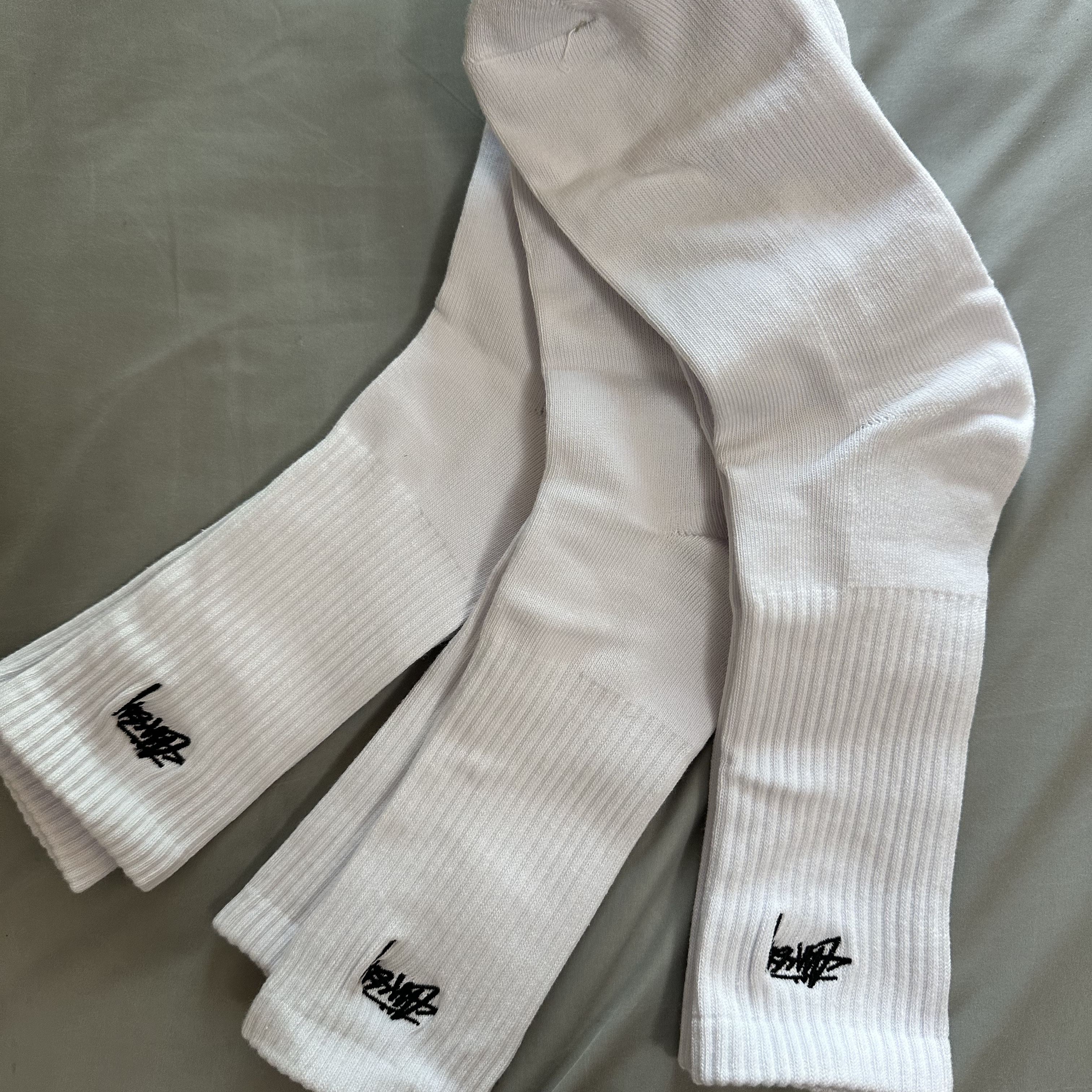 Stussy Small Stock Crew Socks White (3 Pack) 착용 스타일