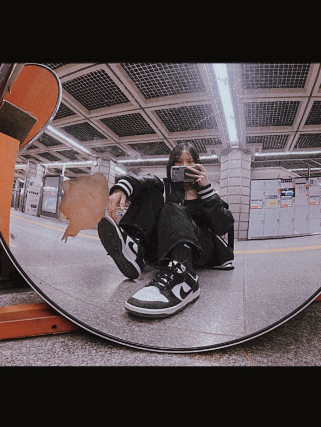 (W) Nike Dunk Low Black 착용 스타일 - 2