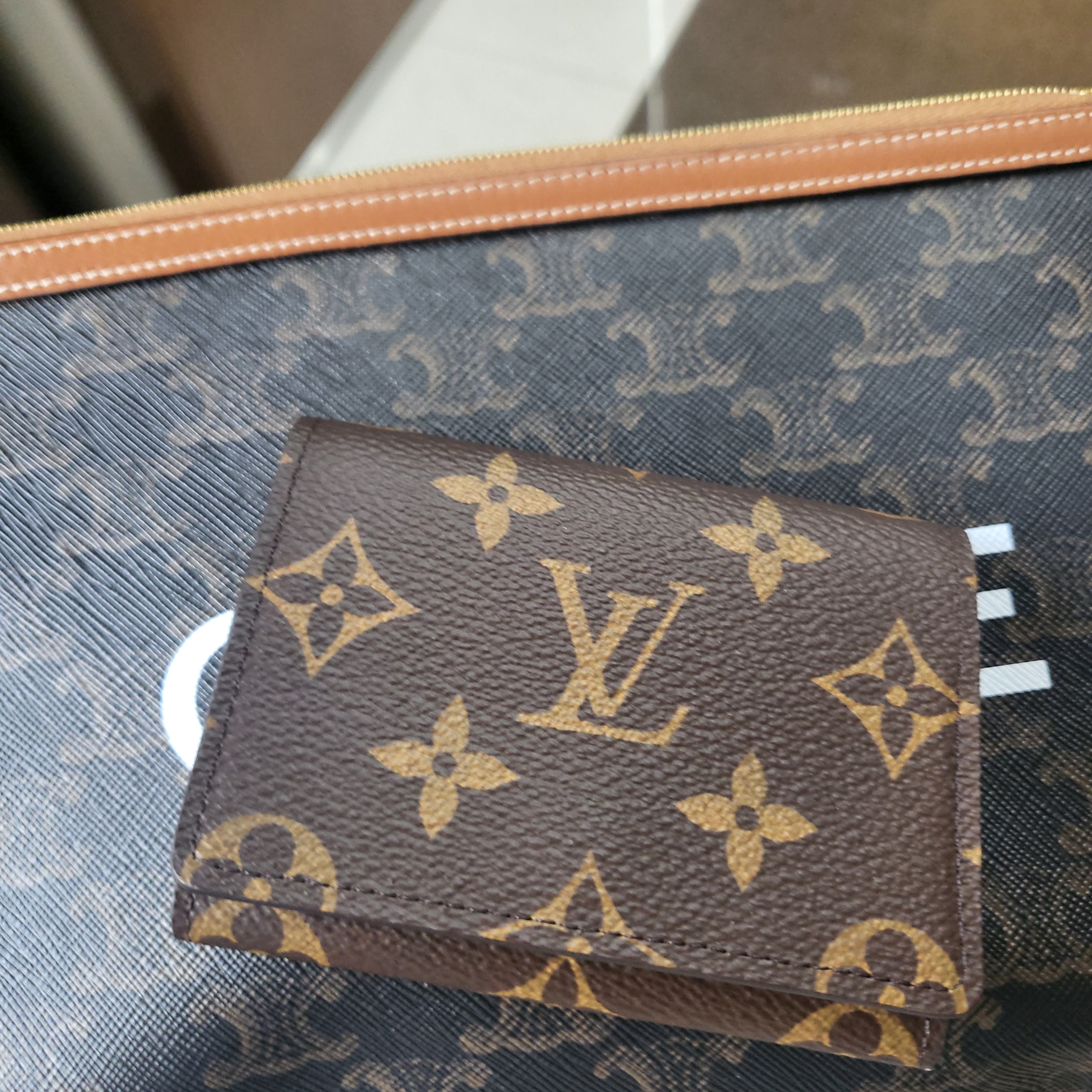 Louis Vuitton Envelope Business Card Holder Monogram 착용 스타일