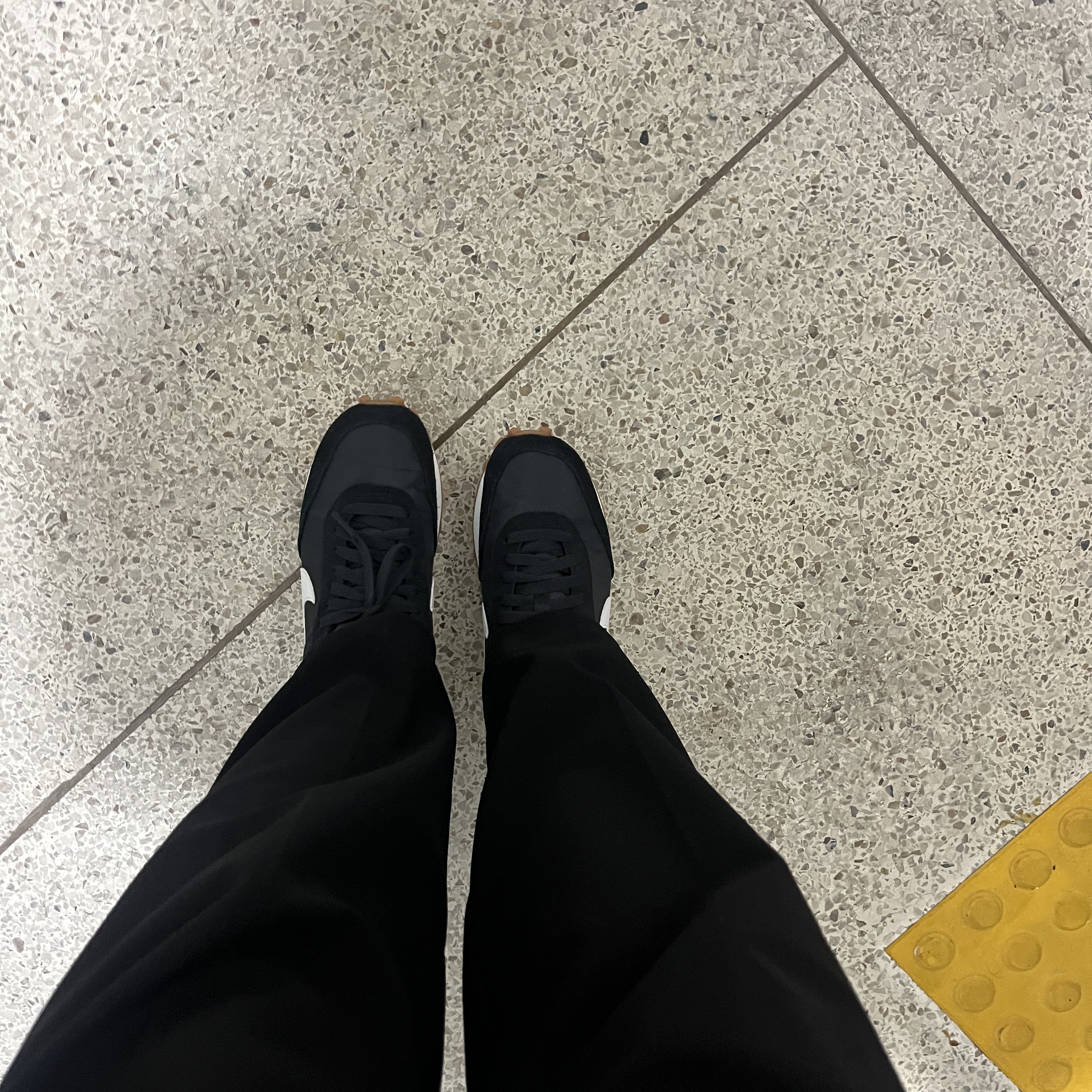 (W) Nike Daybreak Black White 착용 스타일