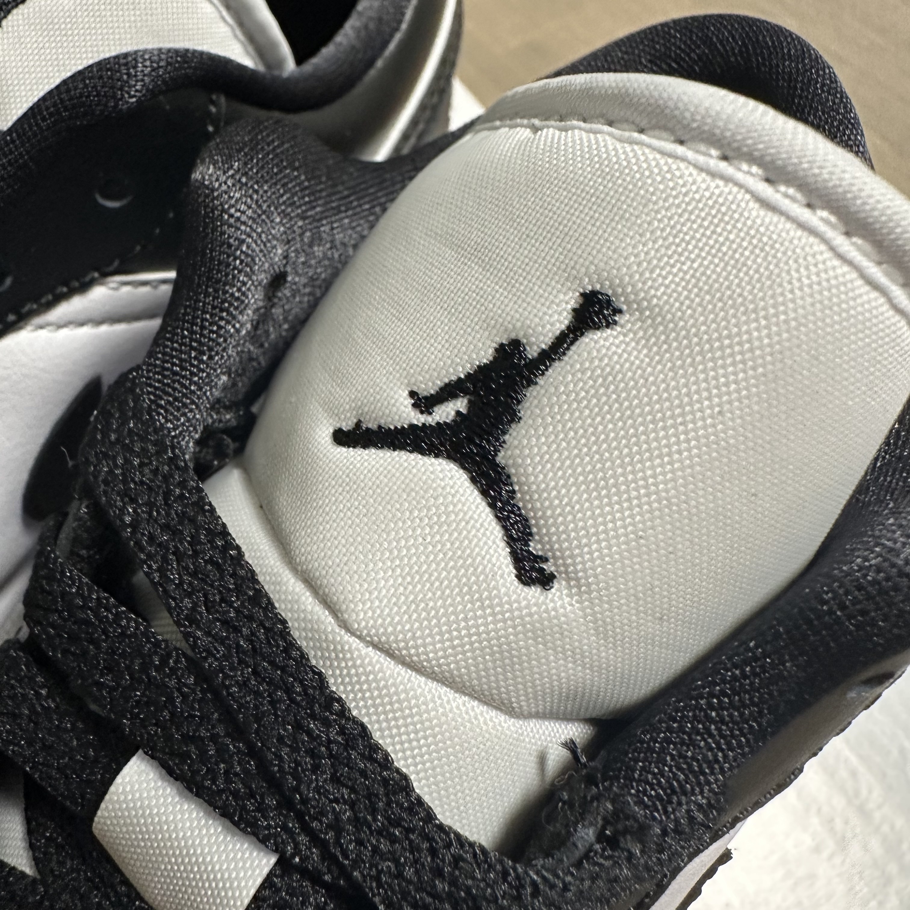 (W) Jordan 1 Low Black and White 착용 스타일 - 2