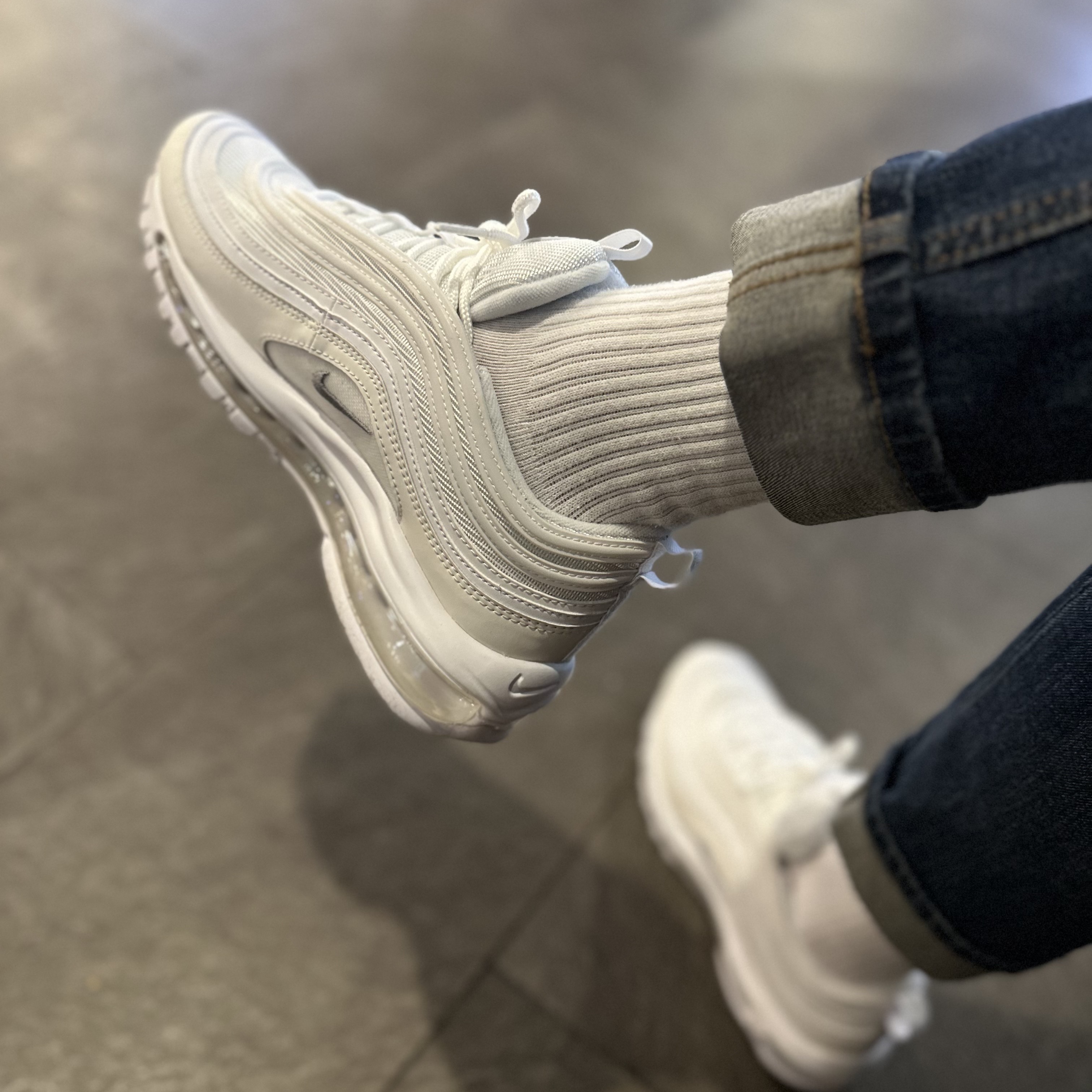 Nike Air Max 97 Triple White Wolf Grey 착용 스타일