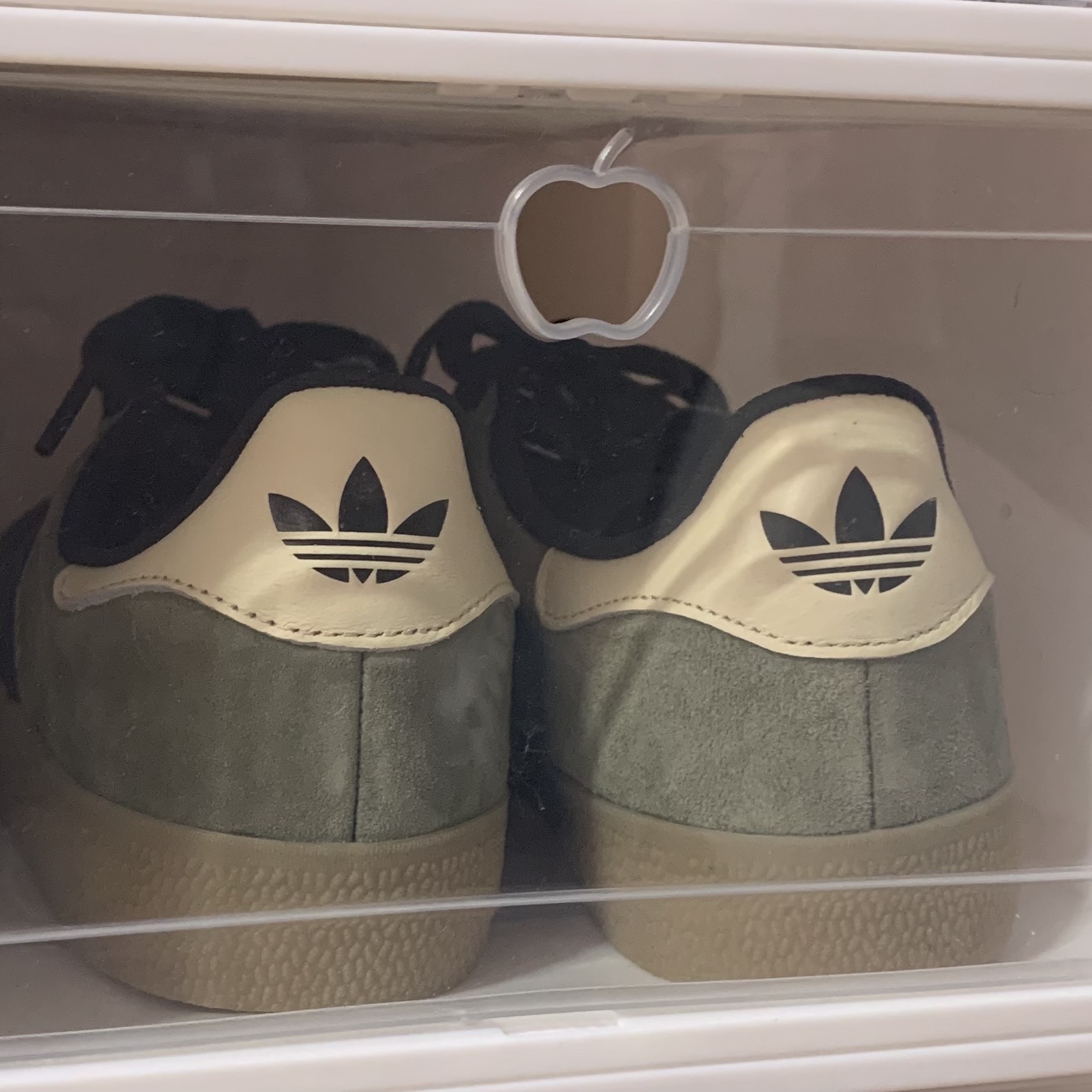 Adidas Gazelle ADV Olive Strata Core Black 착용 스타일