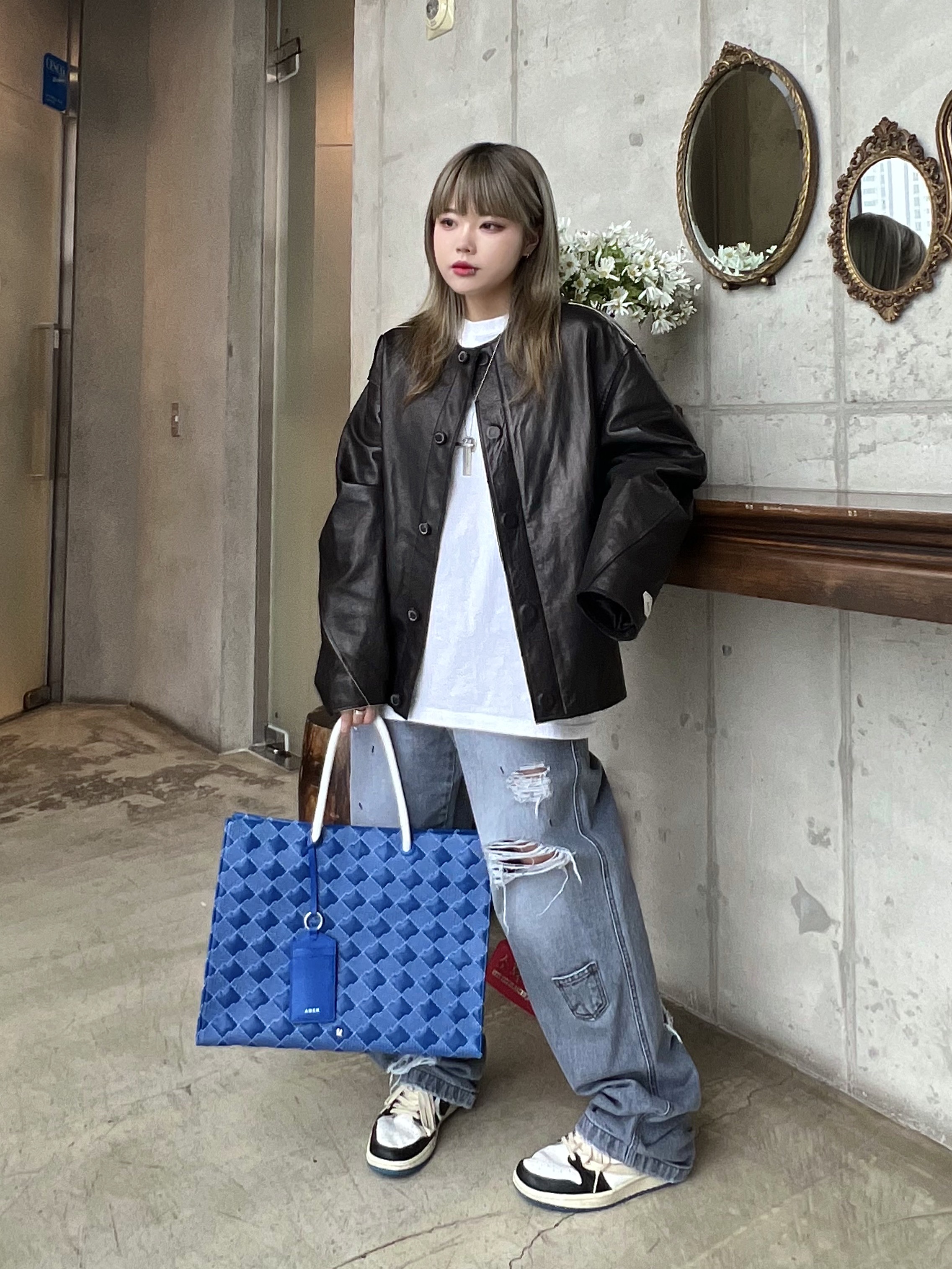 Jordan 1 x Travis Scott x Fragment Retro Low OG SP Military Blue, Ader Error Wide Tenit Shopper Bag Z-Blue 착용 스타일