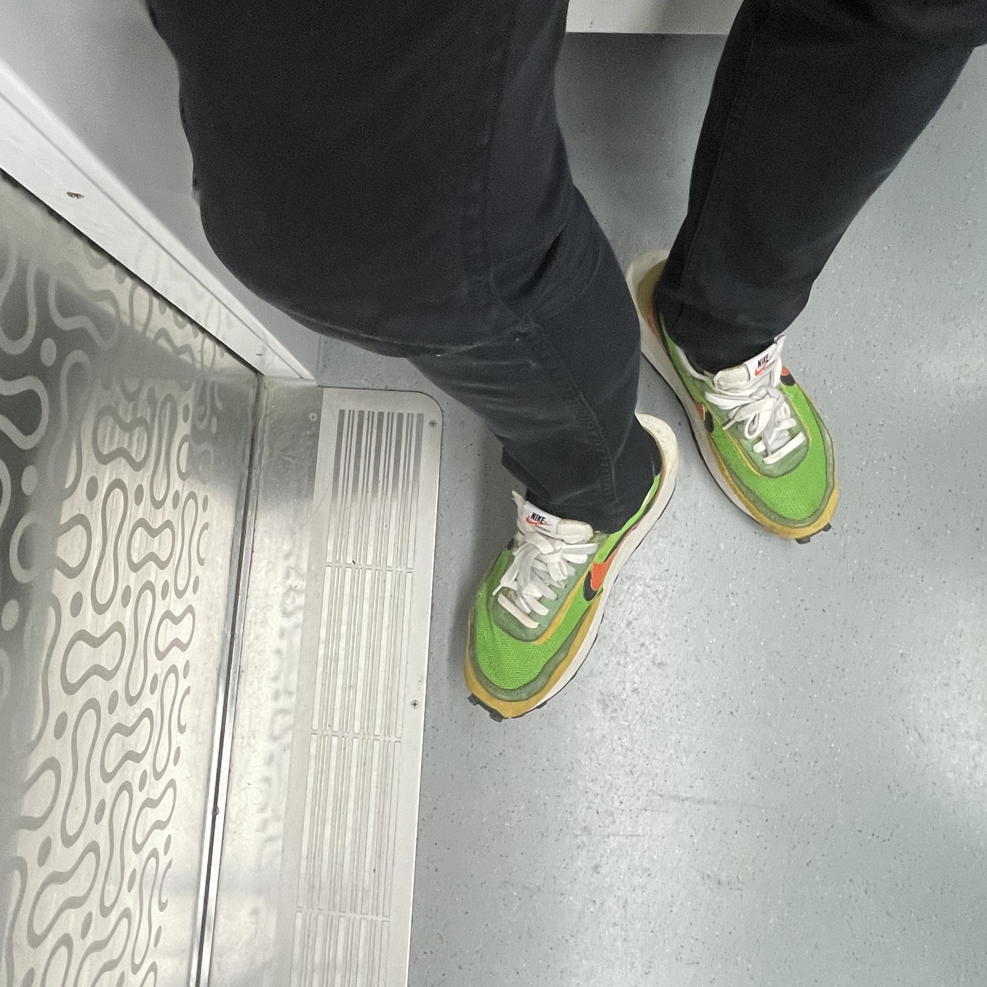 Nike x Sacai LDWaffle Green Multi 착용 스타일 - 1