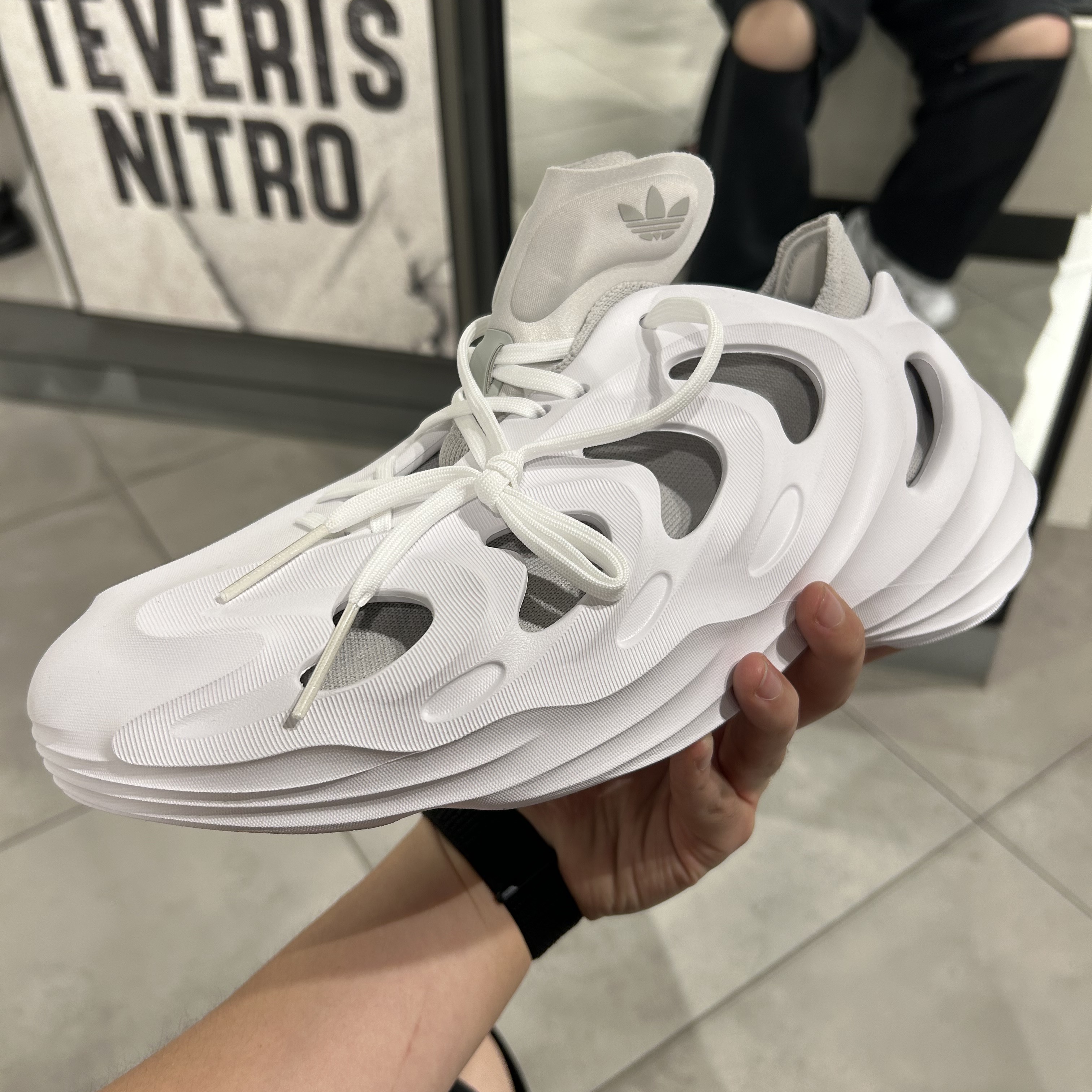 Adidas Adifom Q Cloud White Grey 착용 스타일 - 2