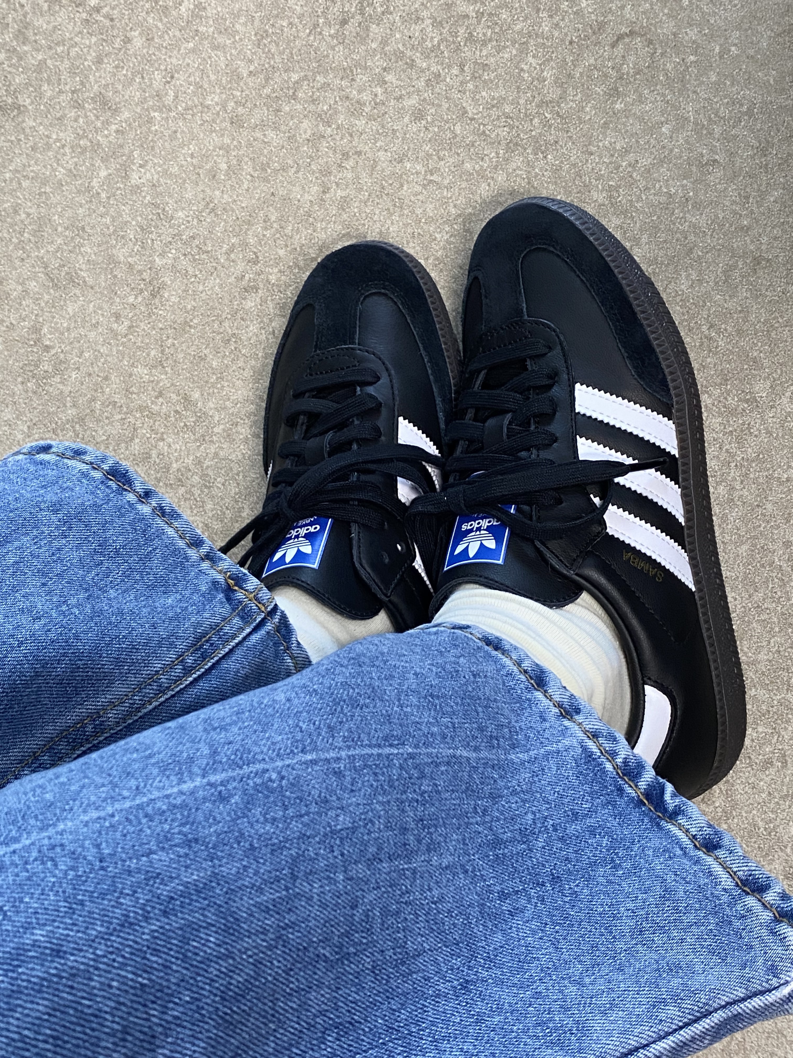 Adidas Samba OG Black White Gum 착용 스타일 - 1