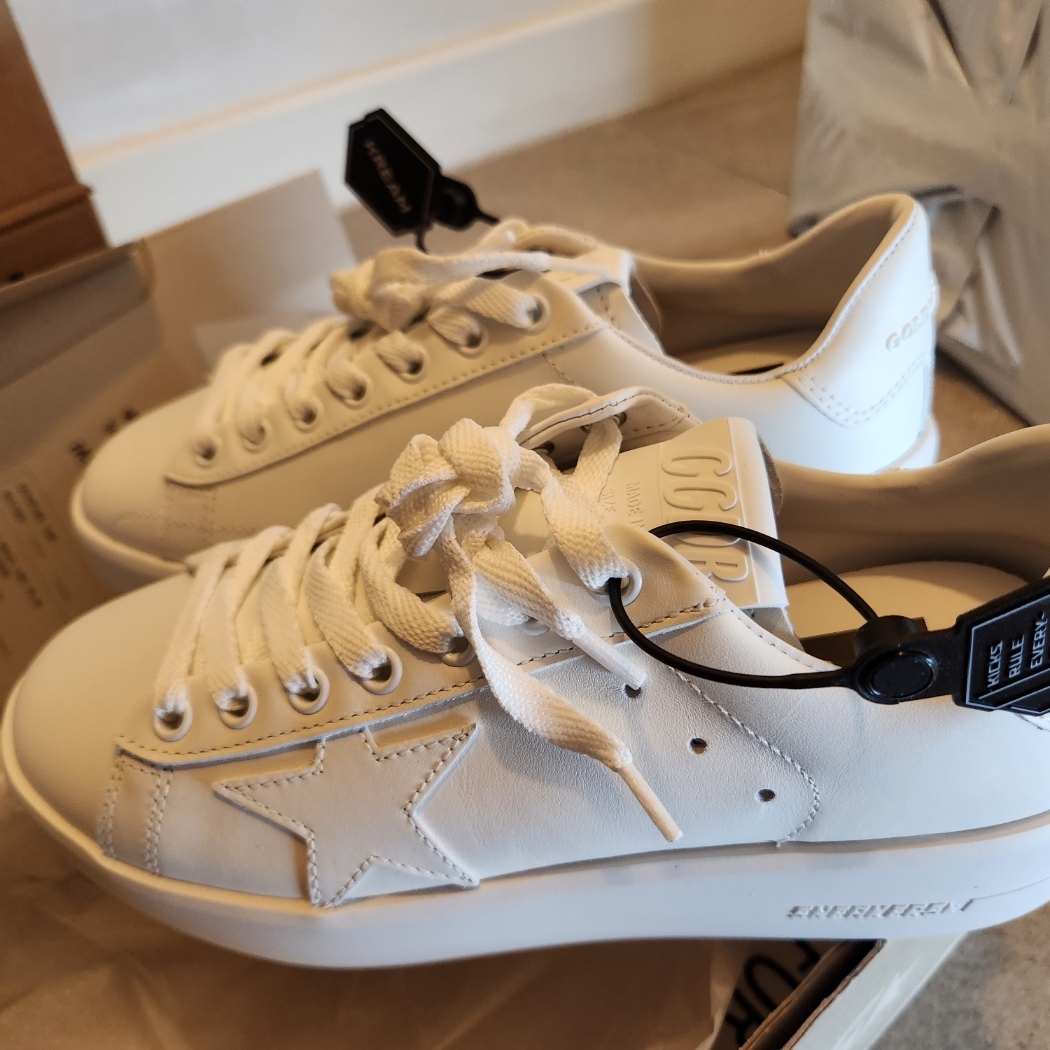 (W) Golden Goose Purestar All-White Sneakers 착용 스타일 - 3