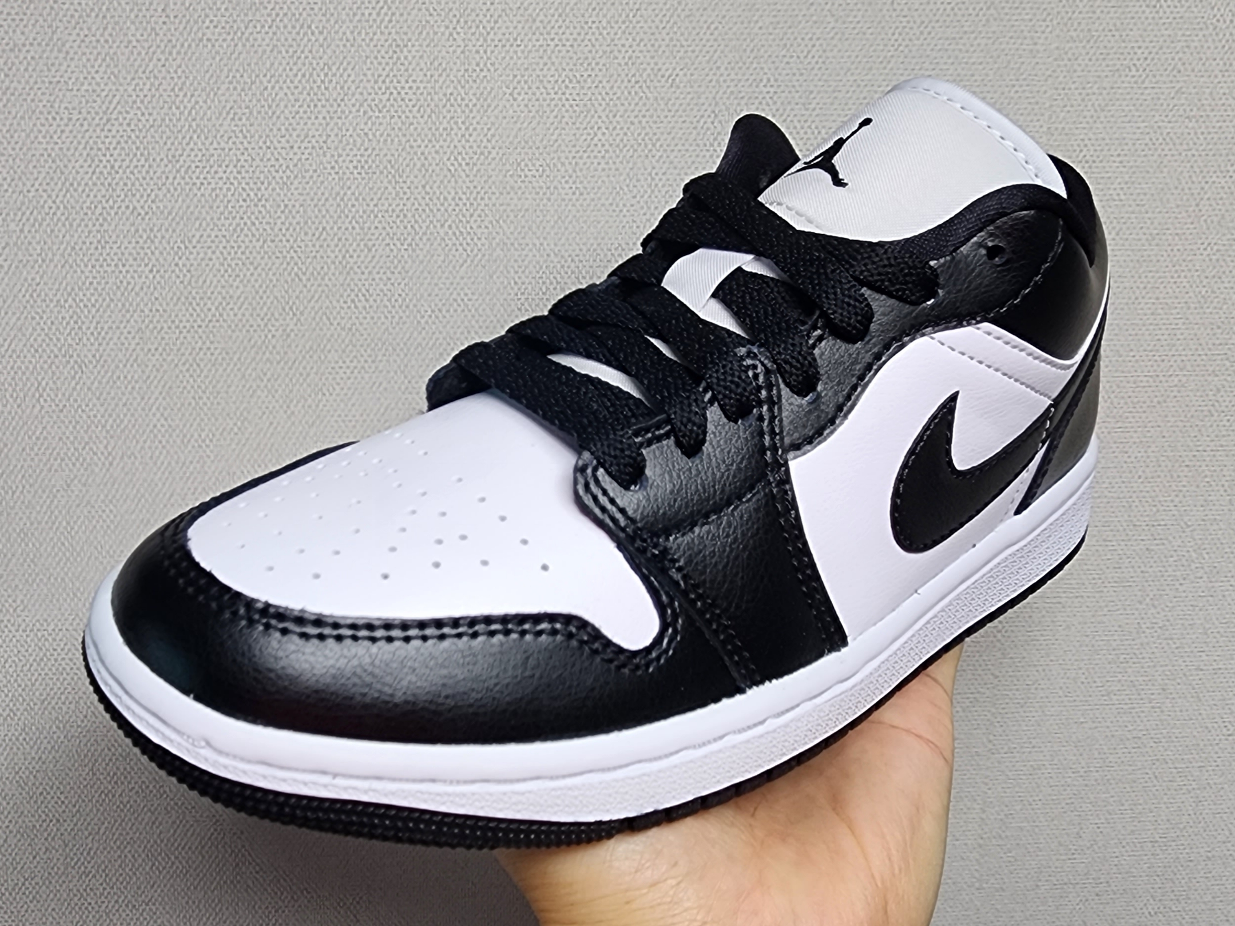 (W) Jordan 1 Low Black and White 착용 스타일