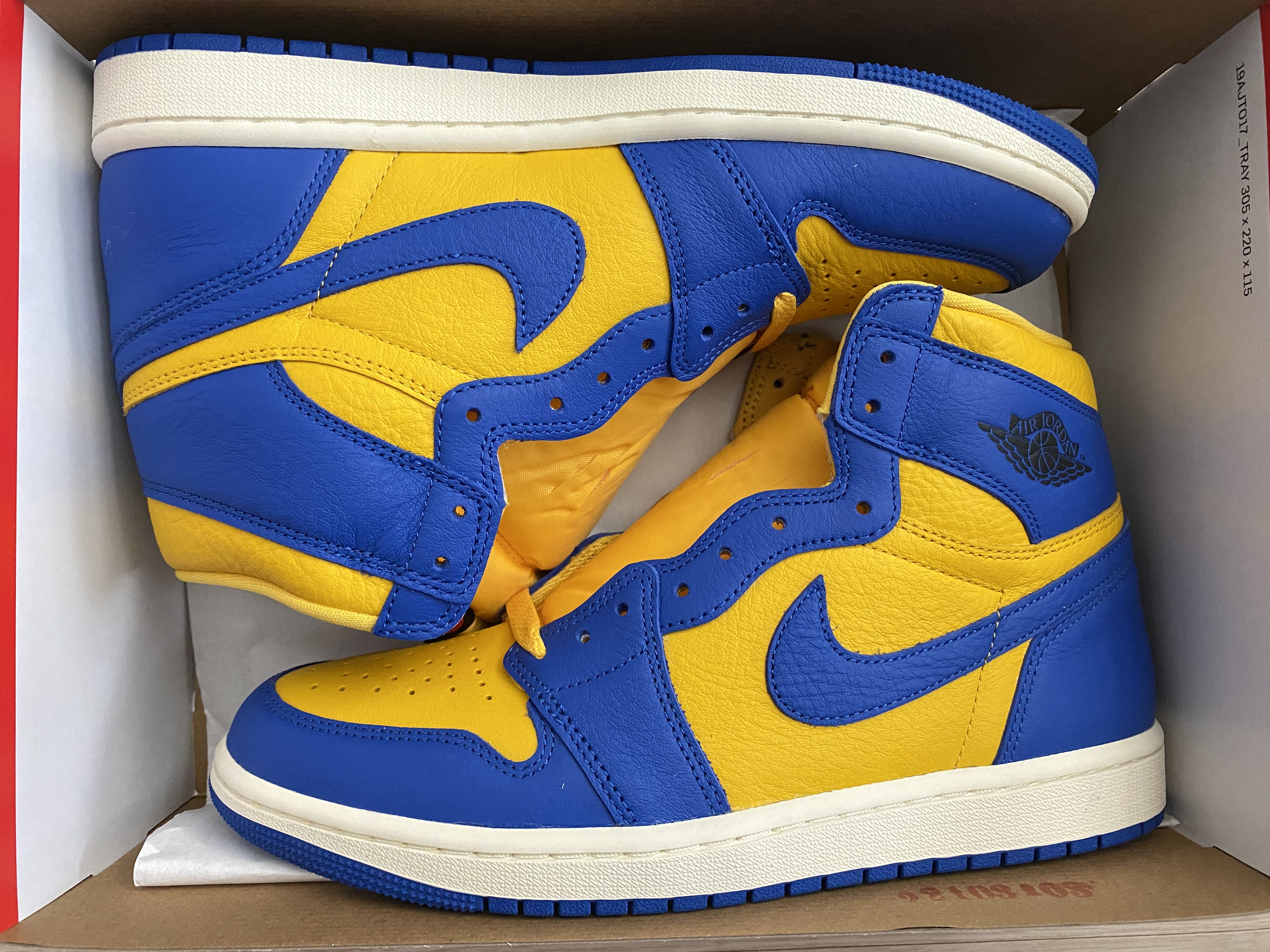 (W) Jordan 1 Retro High OG Game Royal and Varsity Maize 착용 스타일