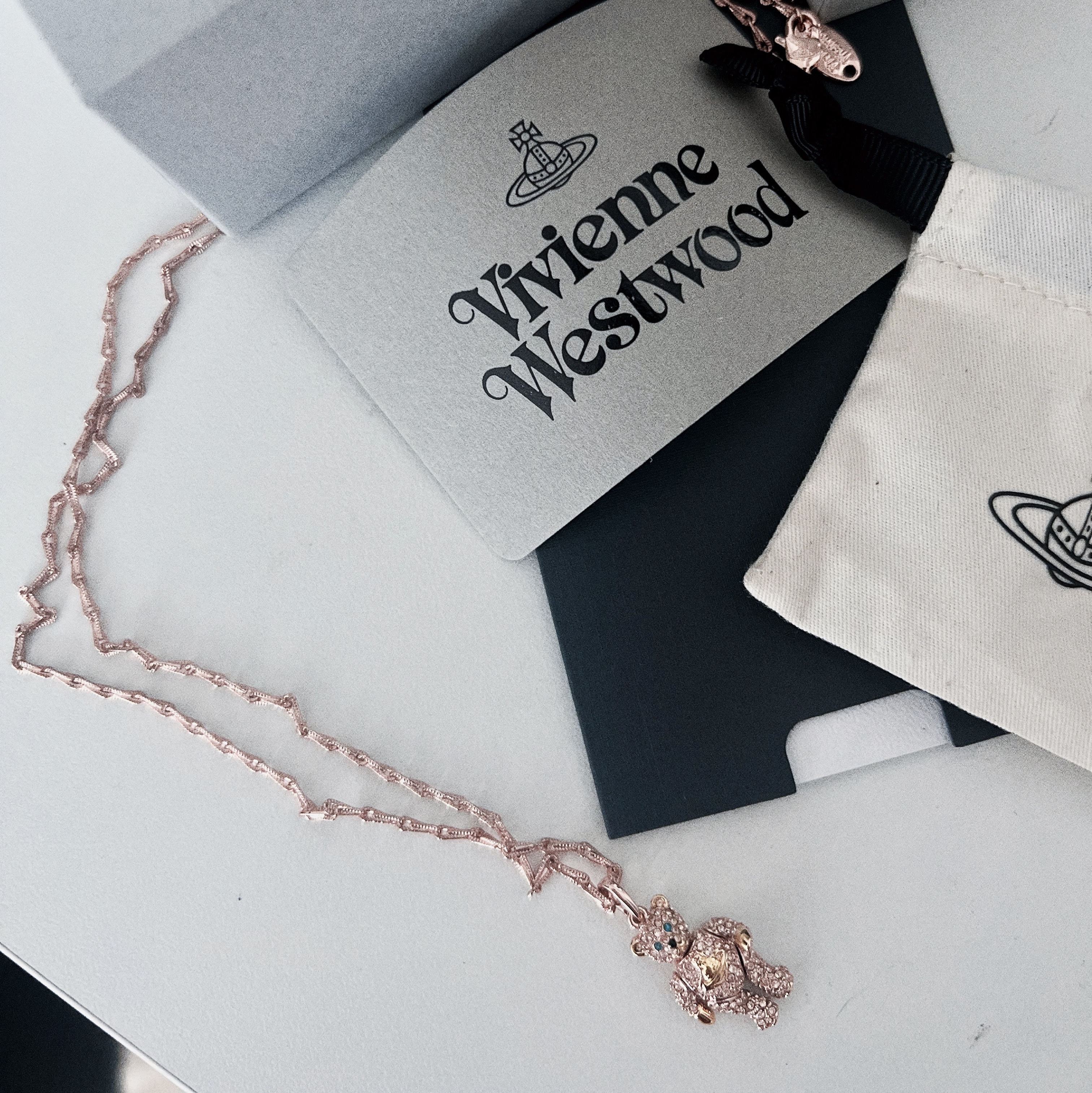 Vivienne Westwood Little Pave Teddy Long Necklace Pink Gold 착용 스타일