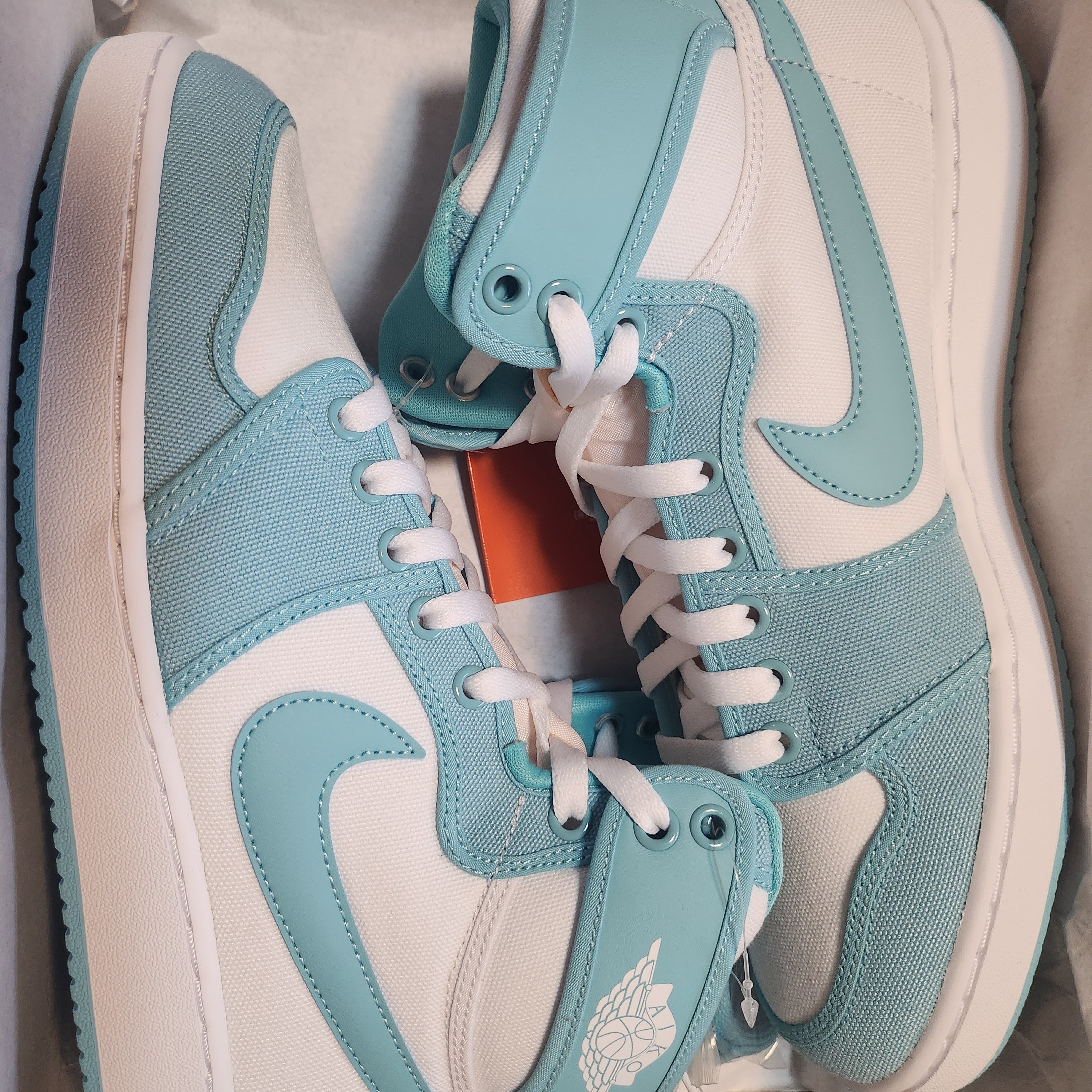 Jordan 1 KO Bleached Aqua 착용 스타일 - 1