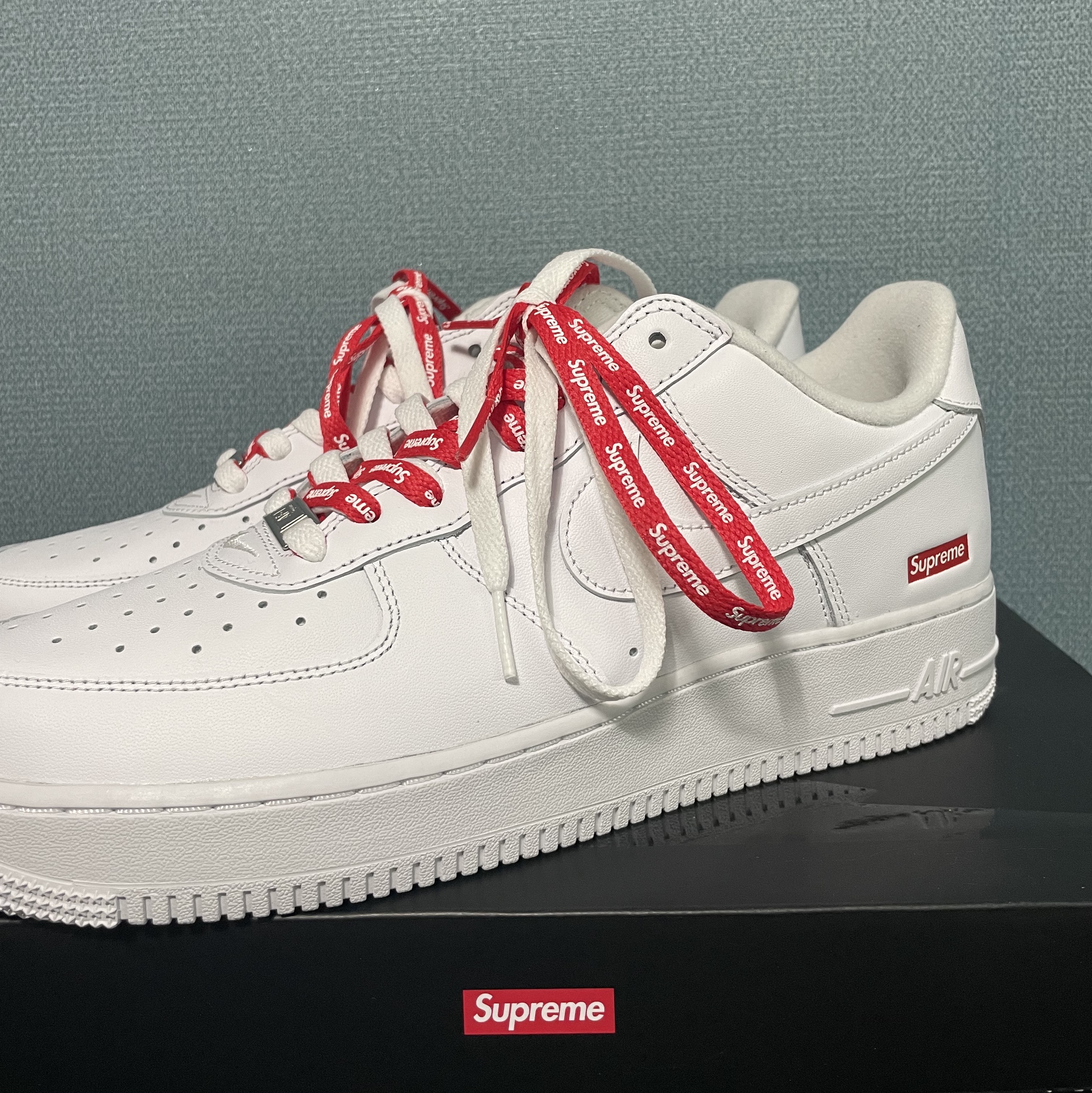 Nike x Supreme Air Force 1 Low White 착용 스타일 - 1