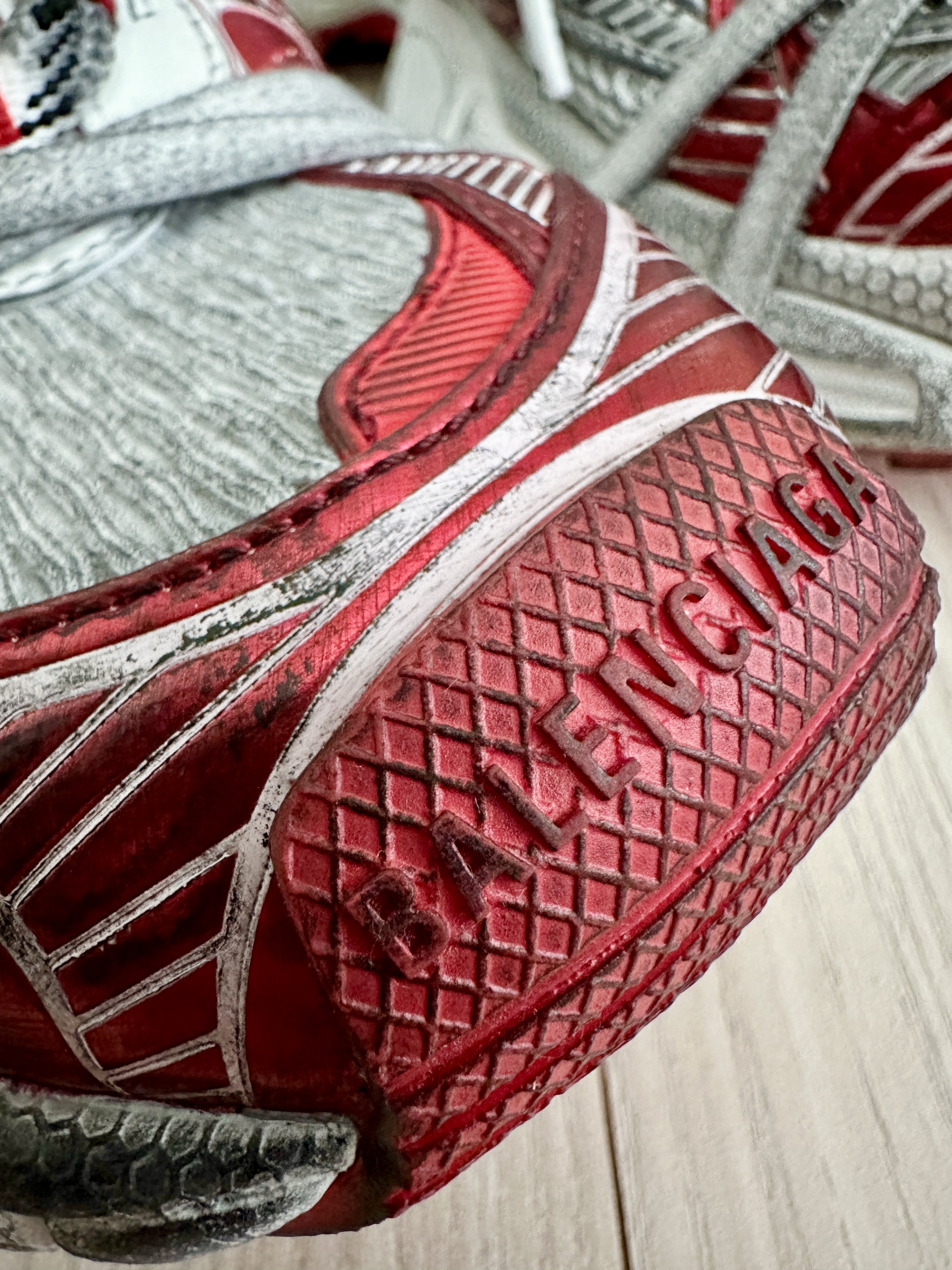 Balenciaga 3XL Sneakers White Red 착용 스타일 - 5