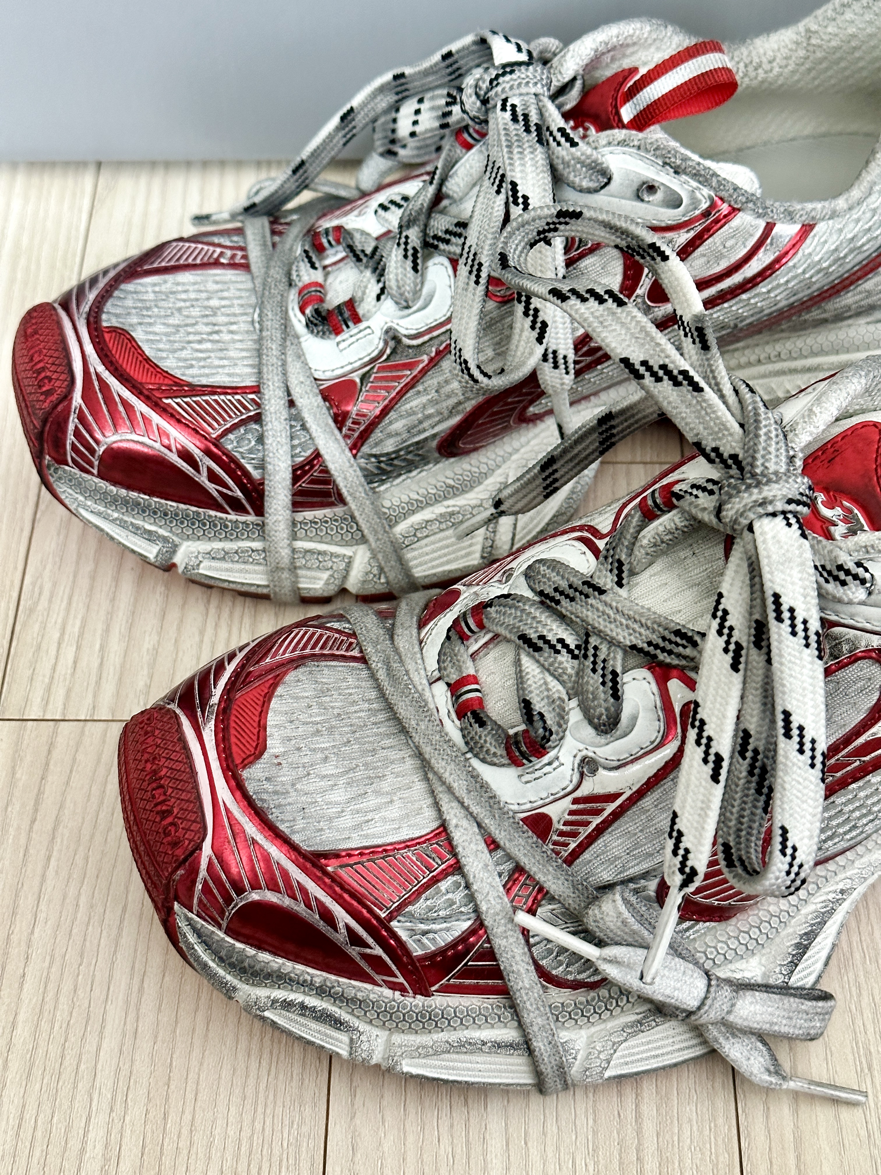 Balenciaga 3XL Sneakers White Red 착용 스타일 - 3