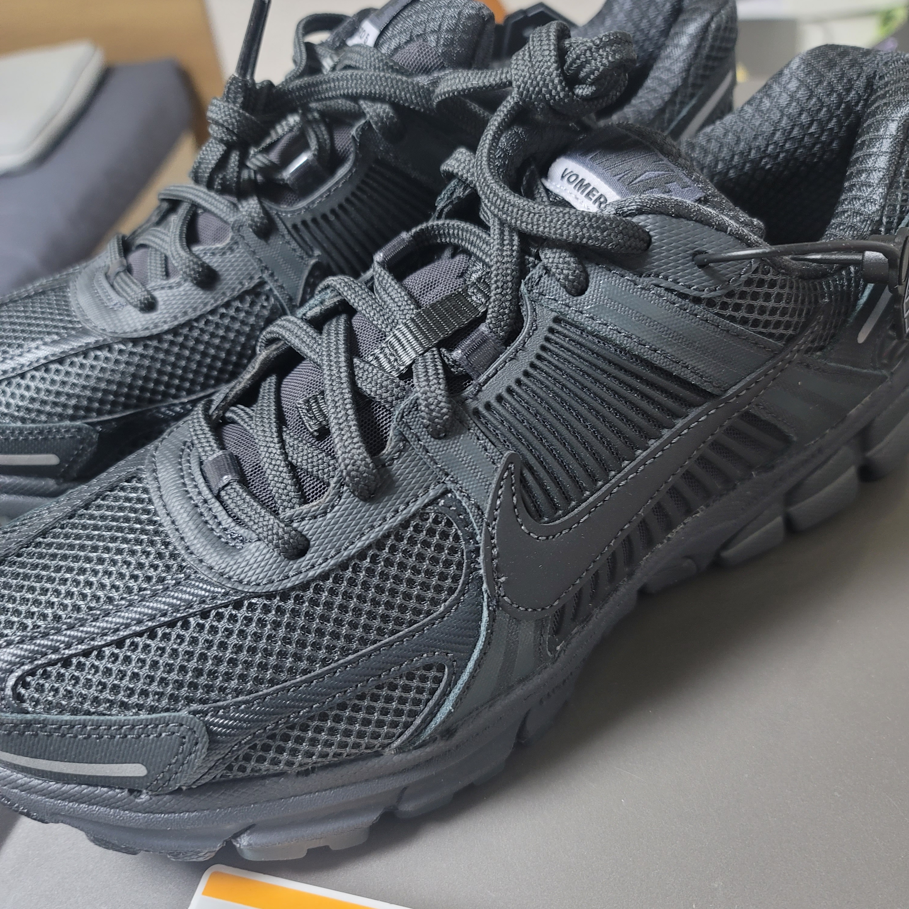 Nike Zoom Vomero 5 SP Anthracite 2023 착용 스타일 - 1