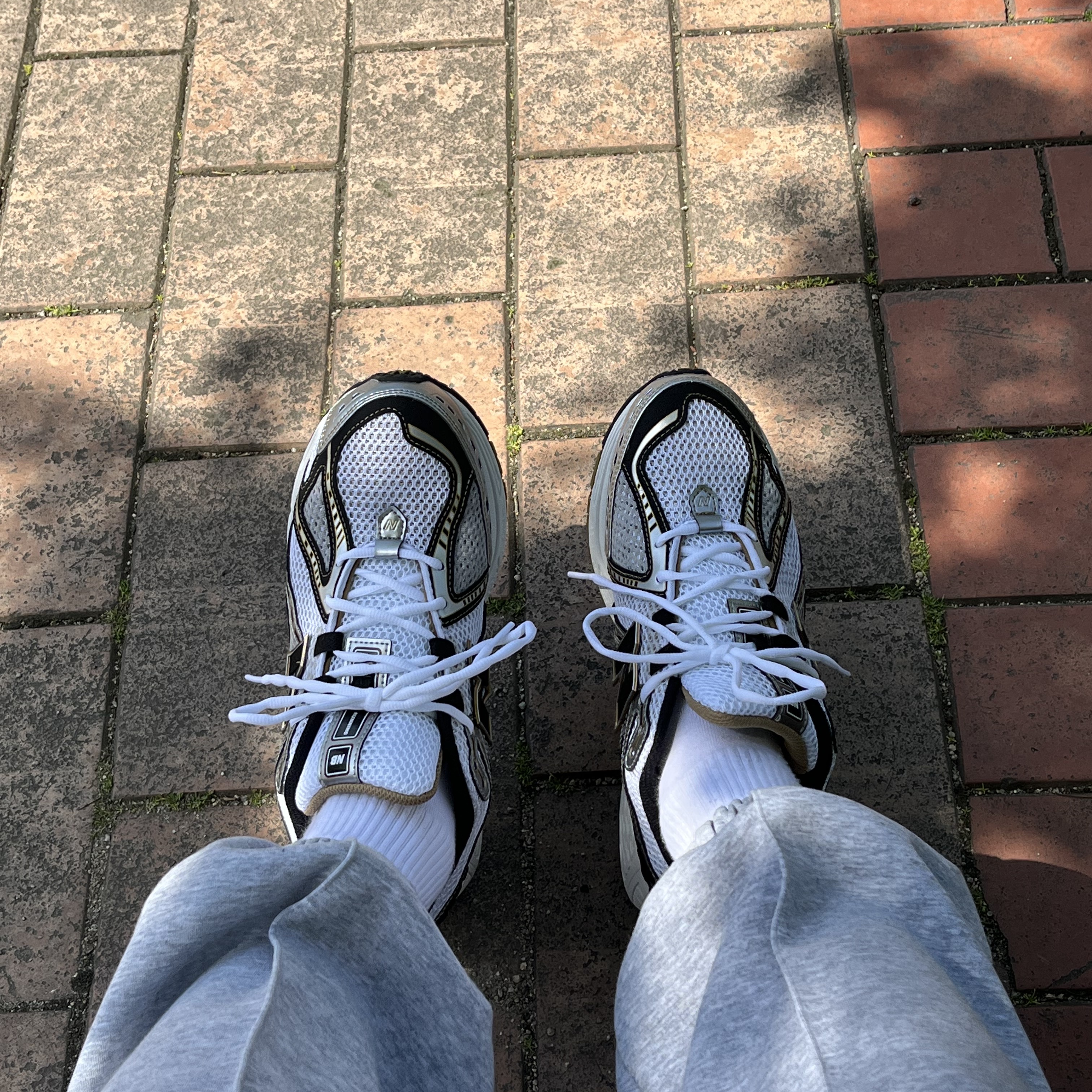 New Balance 1906R White Gold 착용 스타일