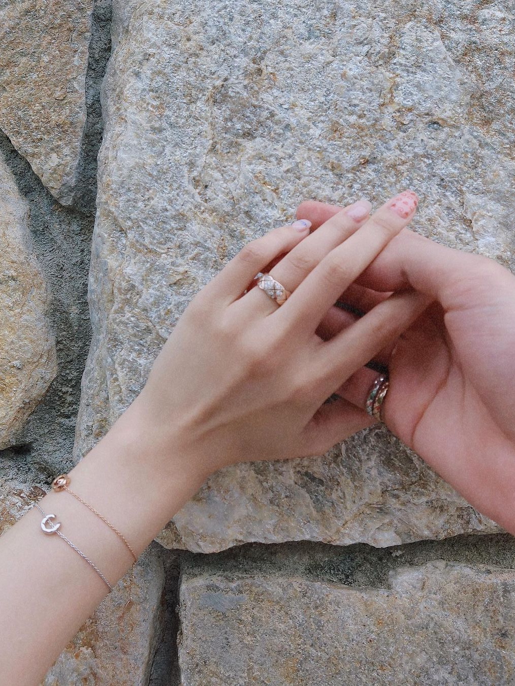 Chanel Coco Crush Ring Quilted Motif Small & 18K Beige Gold, (W) Chanel Coco Bracelet Quilted Motif & 18K White Gold 착용 스타일