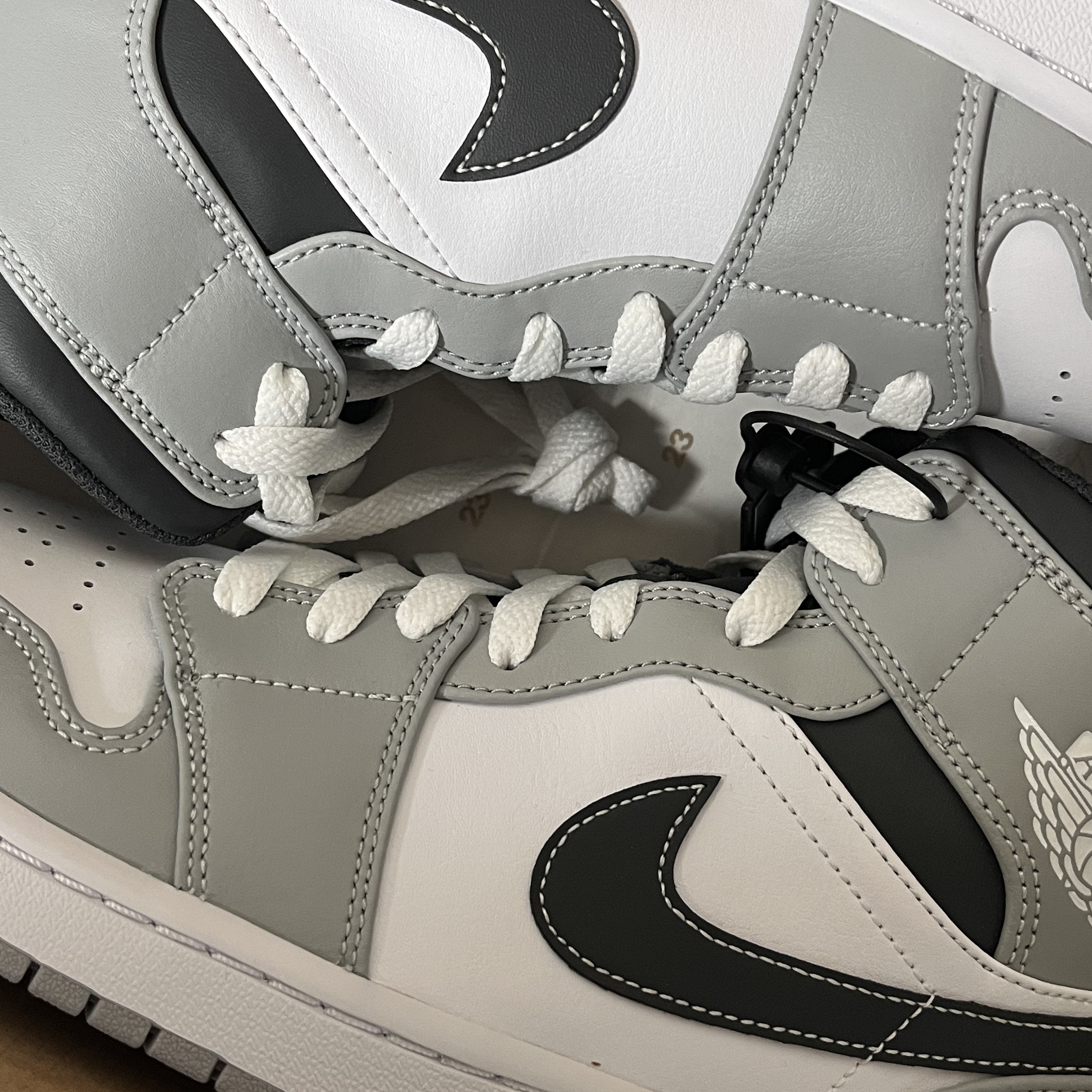 Jordan 1 Mid Light Smoke Grey Anthracite 착용 스타일