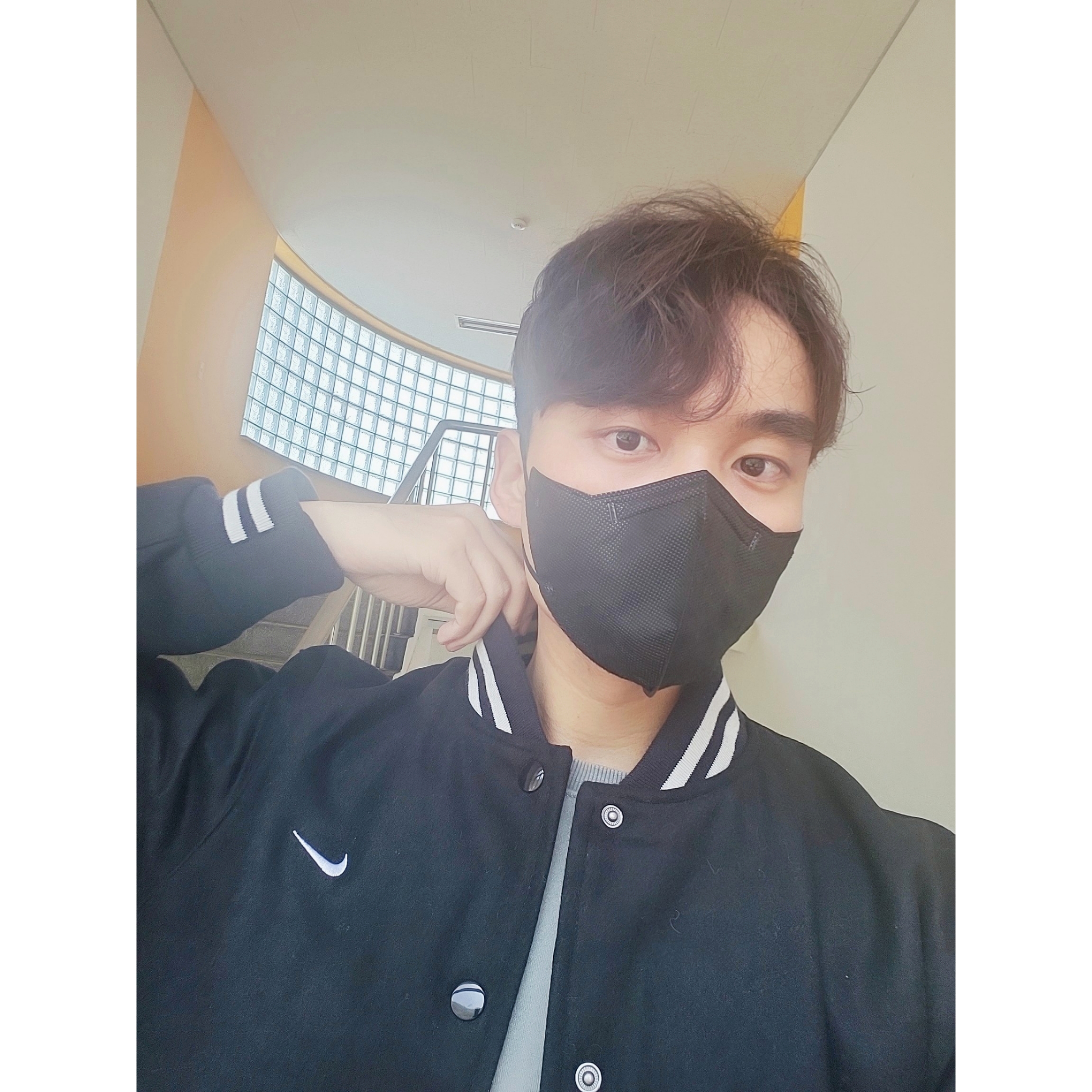 나이키 NSW 어센틱 바시티 자켓 블랙 - 아시아 착용 스타일 - 2