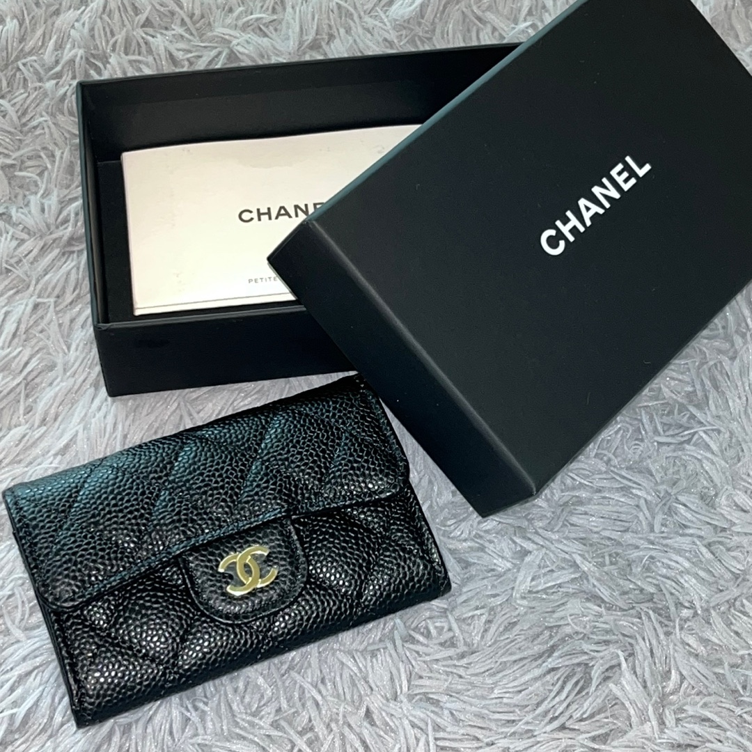Chanel Classic Card Holder Grained Calfskin & Gold Black 착용 스타일