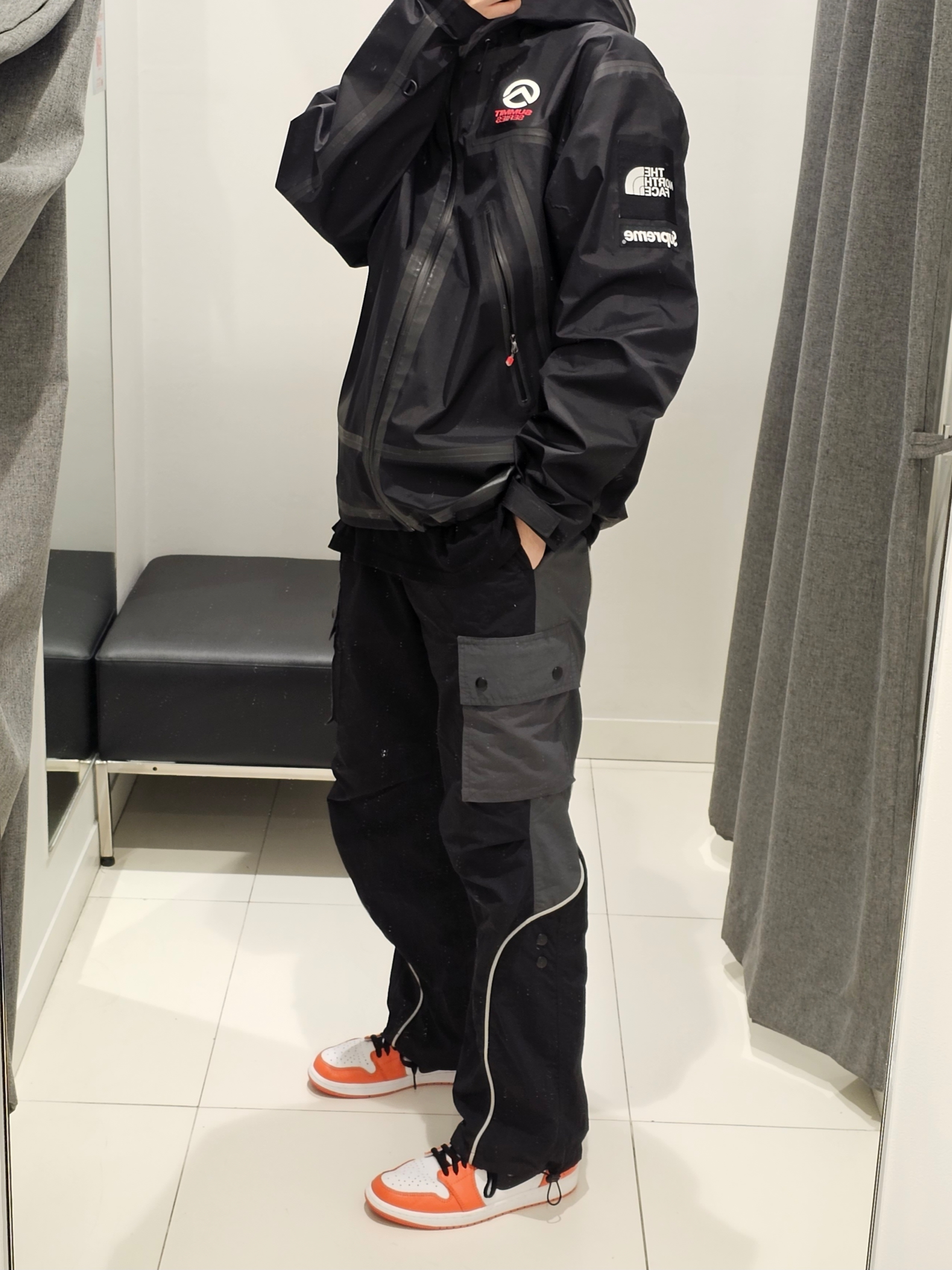 Jordan 1 Low OG Starfish, Supreme x The North Face Summit Series Outer Tape Seam Jacket Black - 21SS 착용 스타일