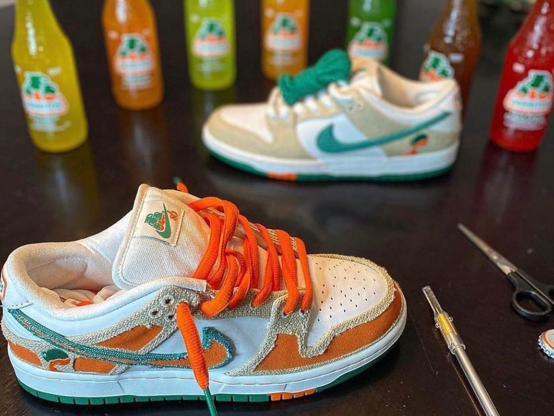 Nike x Jarritos SB Dunk Low Phantom and Malachite 착용 스타일
