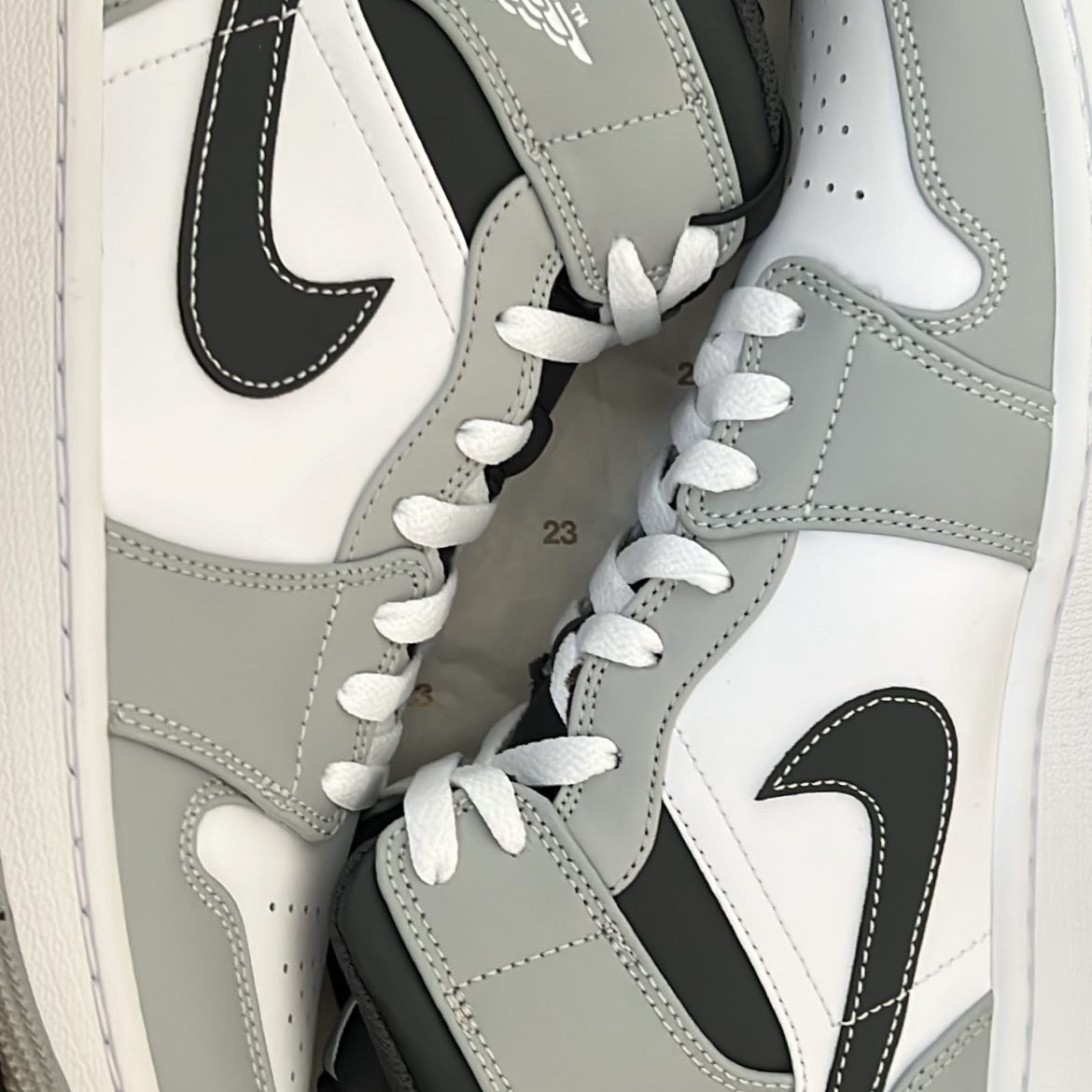 Jordan 1 Mid Light Smoke Grey Anthracite 착용 스타일